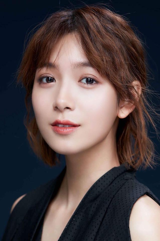 actor Daphne Low large photo