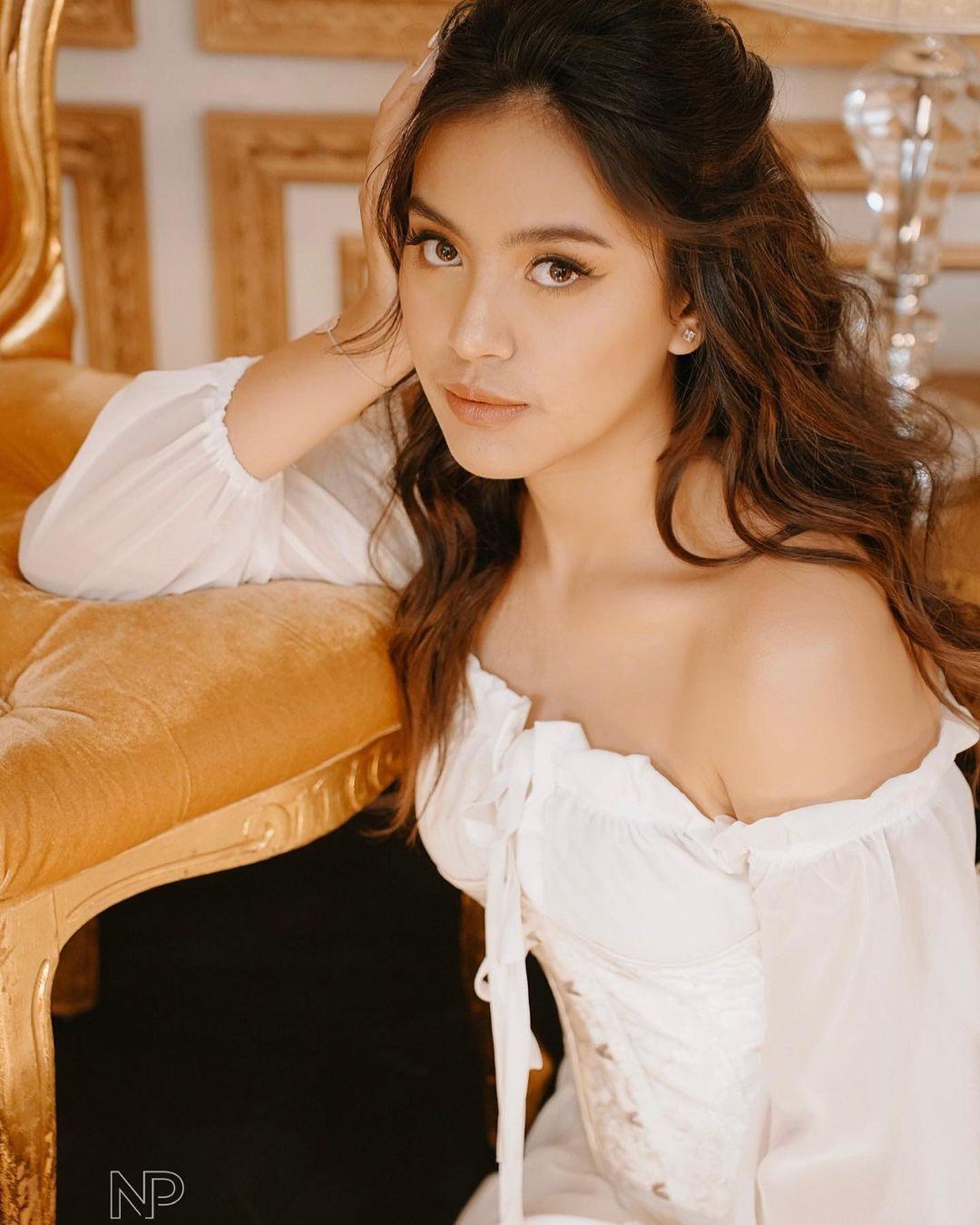 actor Ashley Diaz large photo