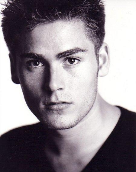 actor Michael Dixon large photo