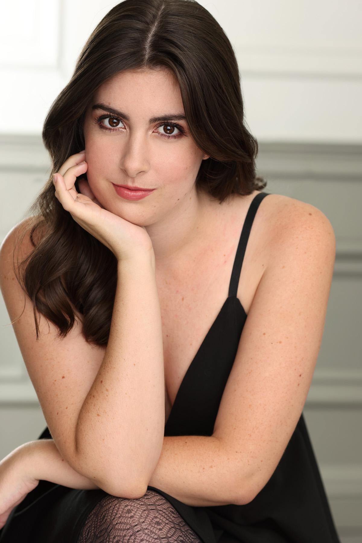 actor Valerie Rose Lohman large photo