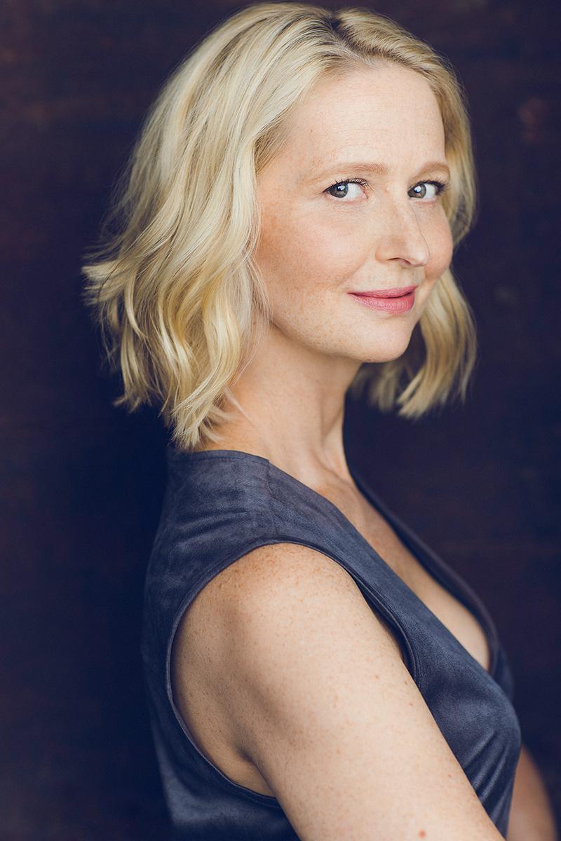 actor Amber Paul large photo