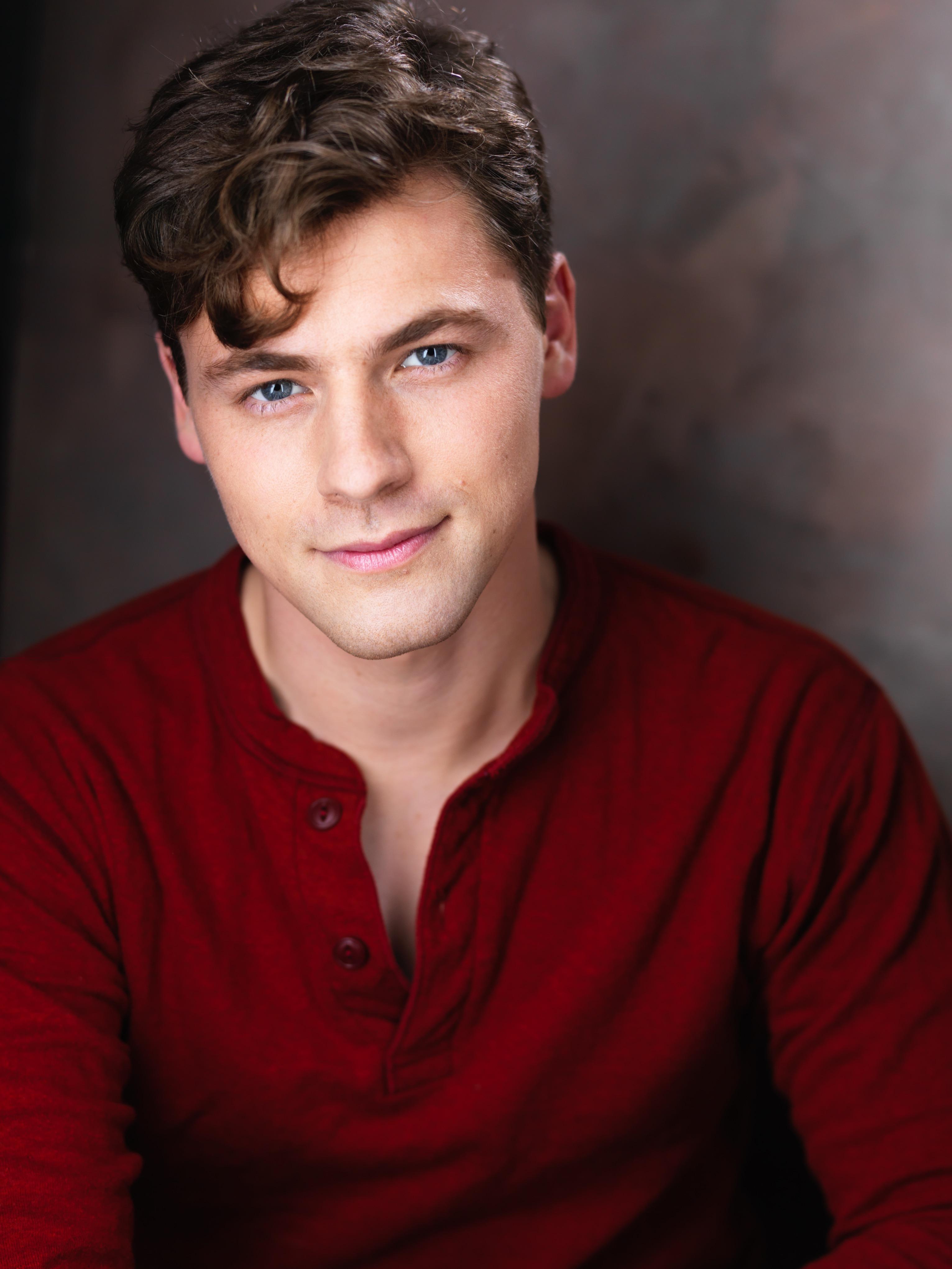 actor Glenn Stott large photo