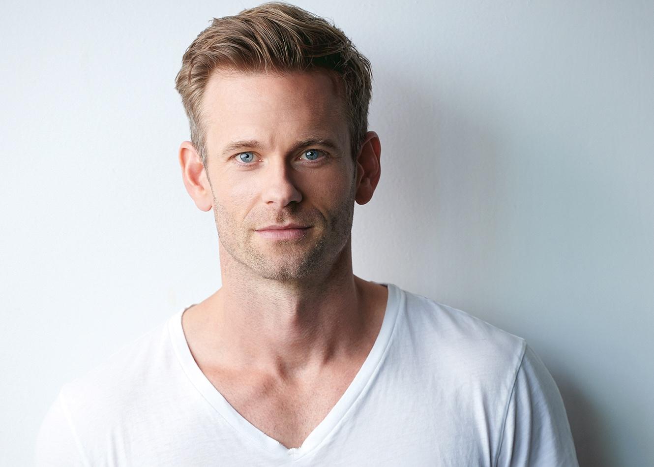 actor Eric Johnson large photo