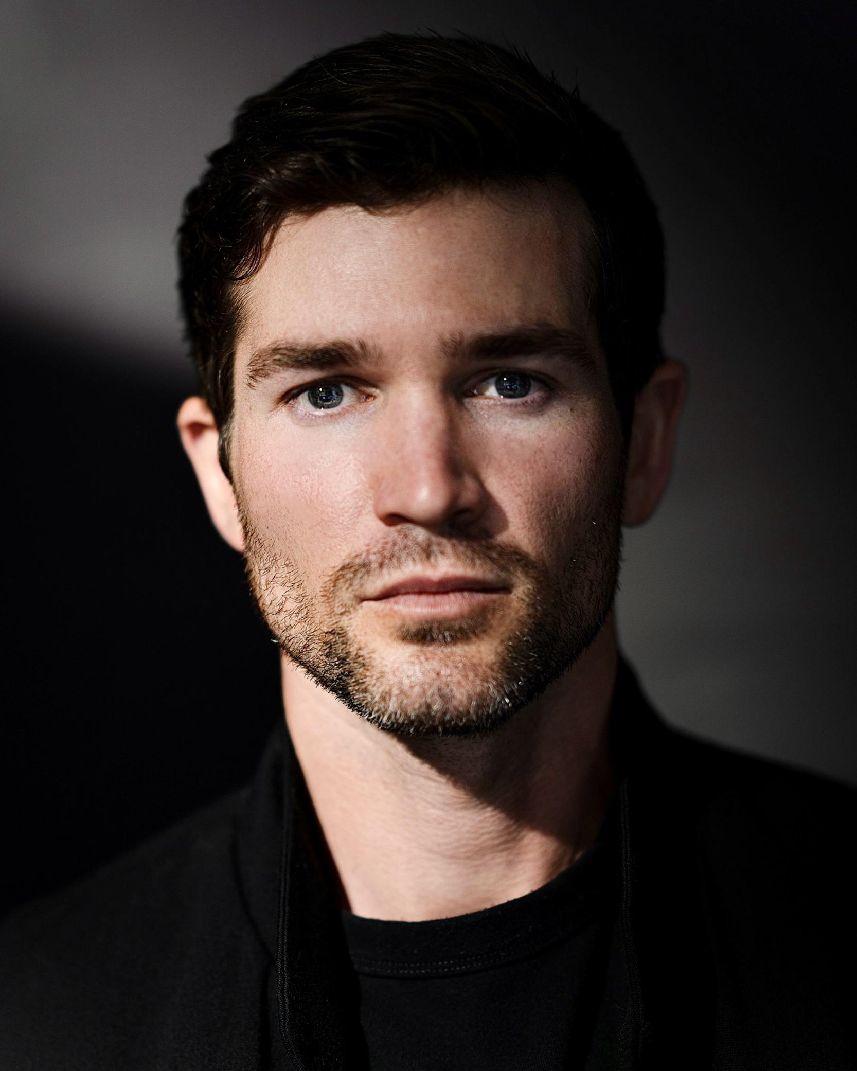 actor Ben Hall large photo