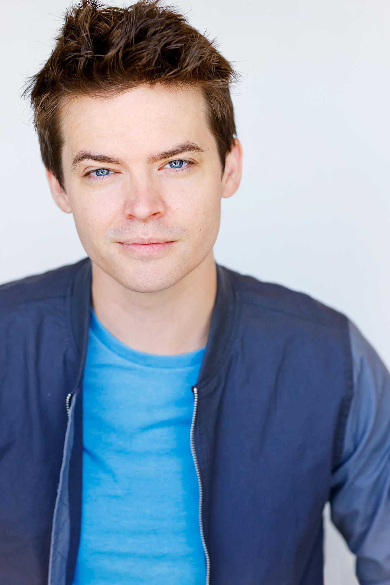 actor Andrew Russell large photo