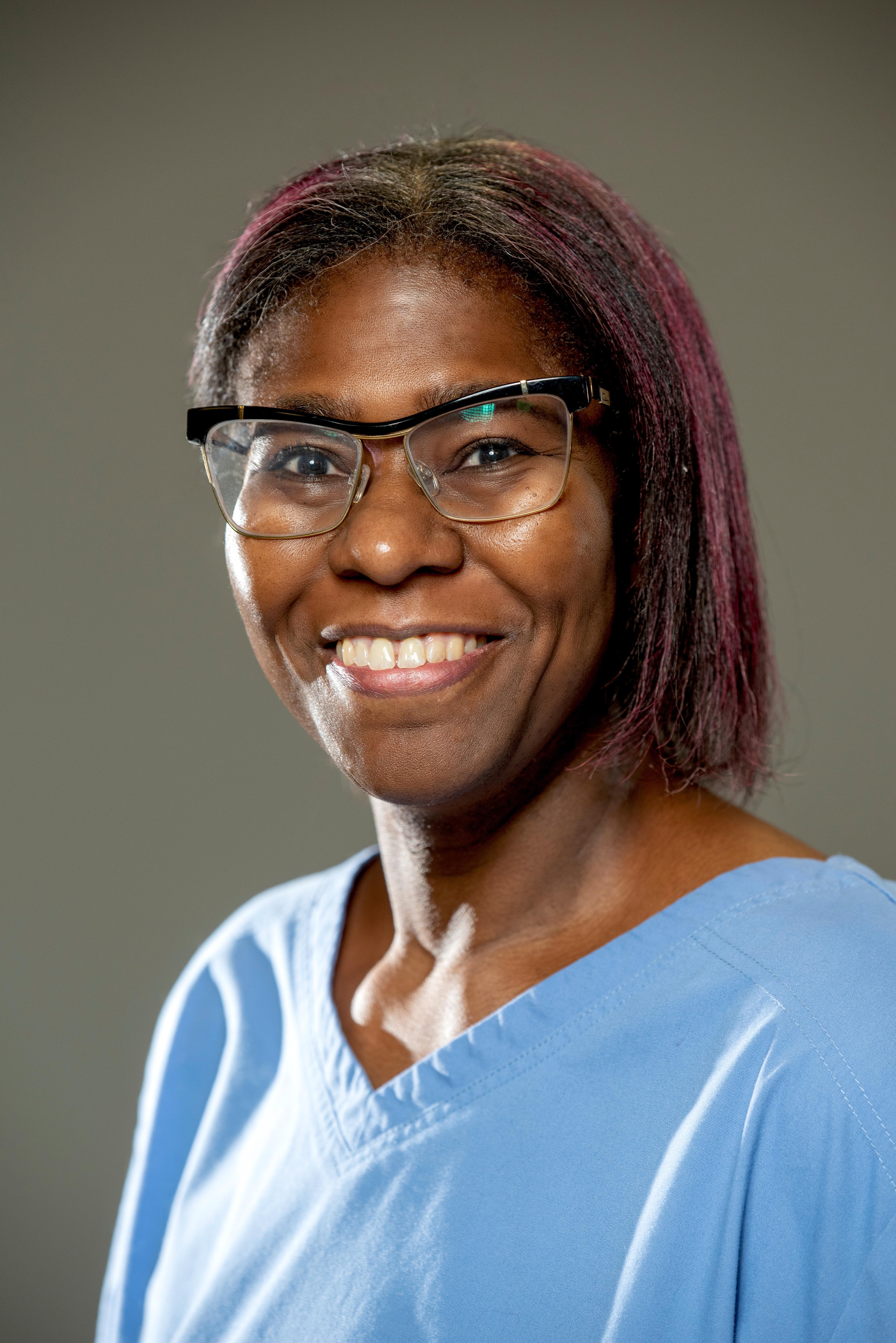 actor Sonya Giddings large photo