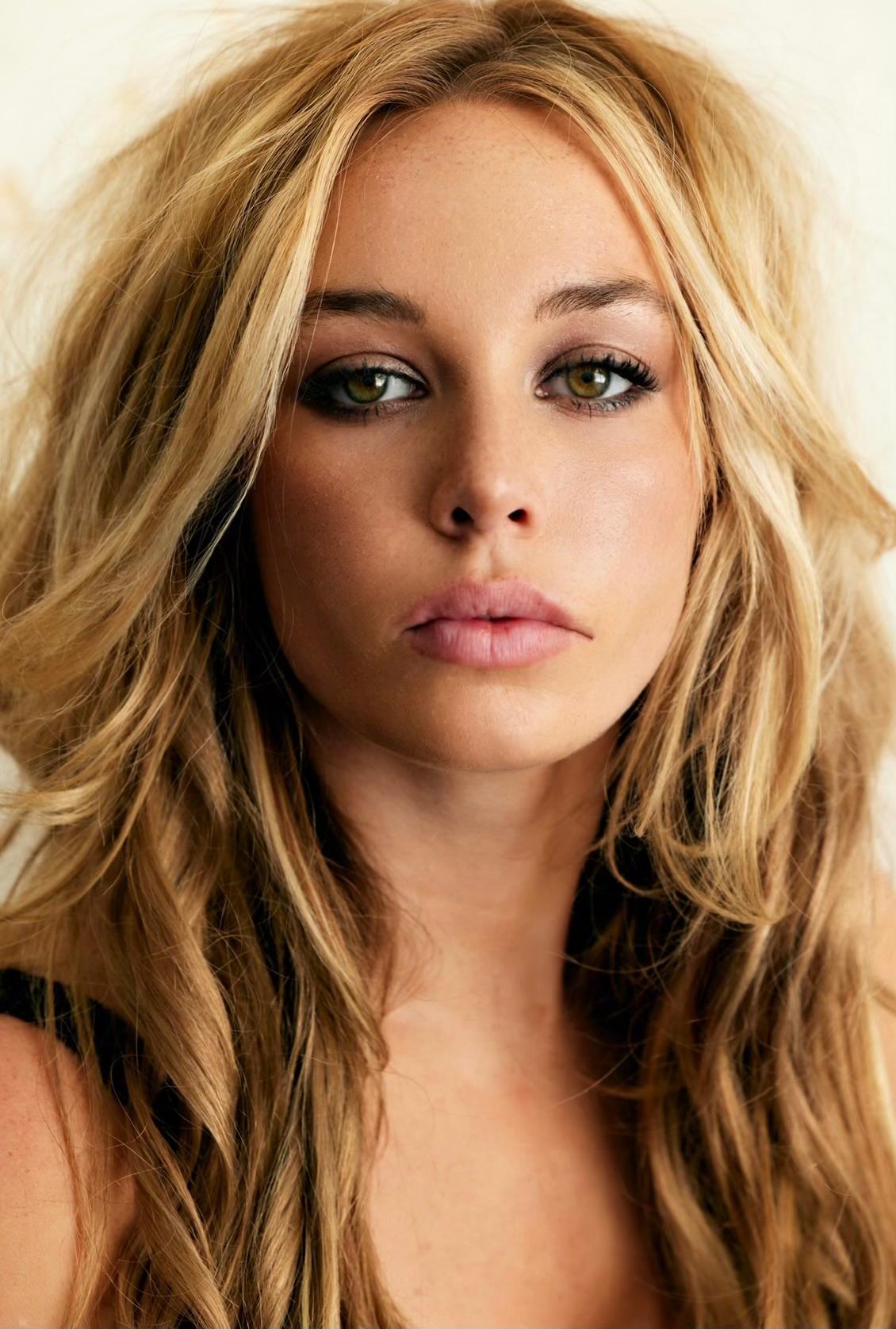 actor Kijsa Gifford large photo