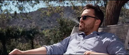 Trailer thumbnail