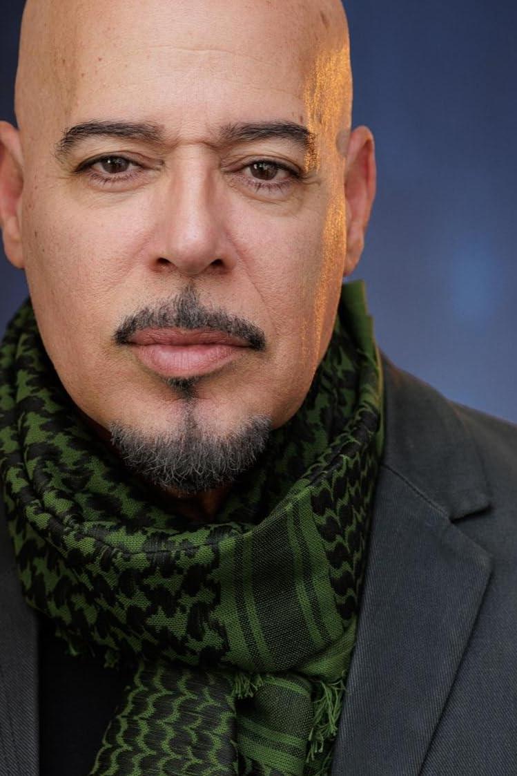 actor Roberto Sanchez large photo