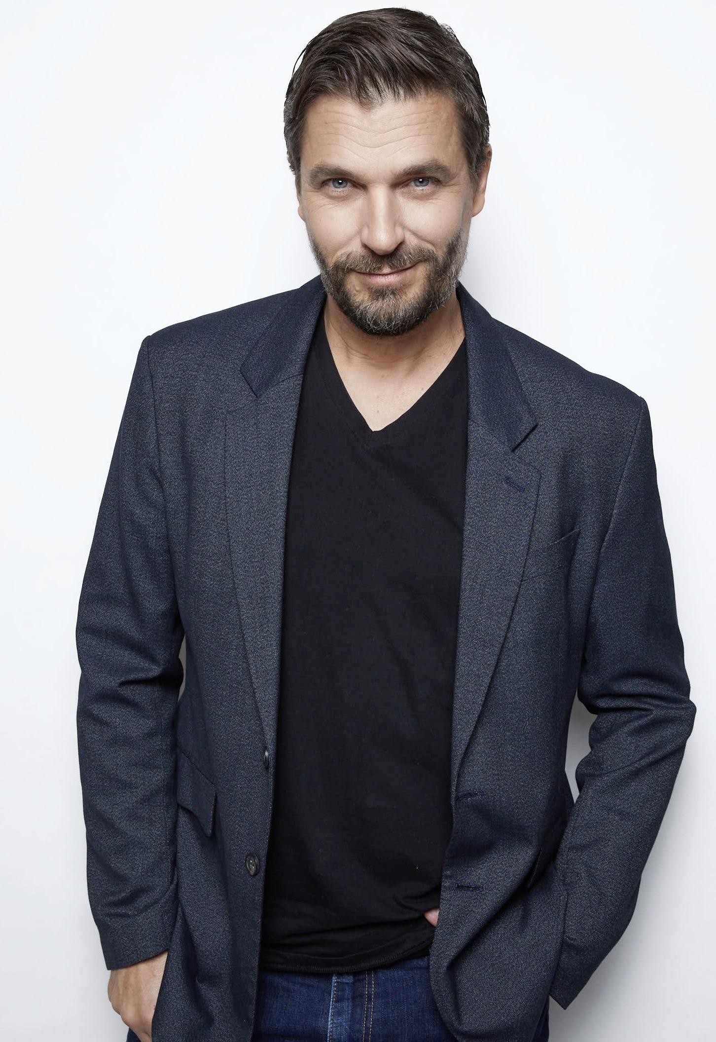 actor Jason MacDonald large photo