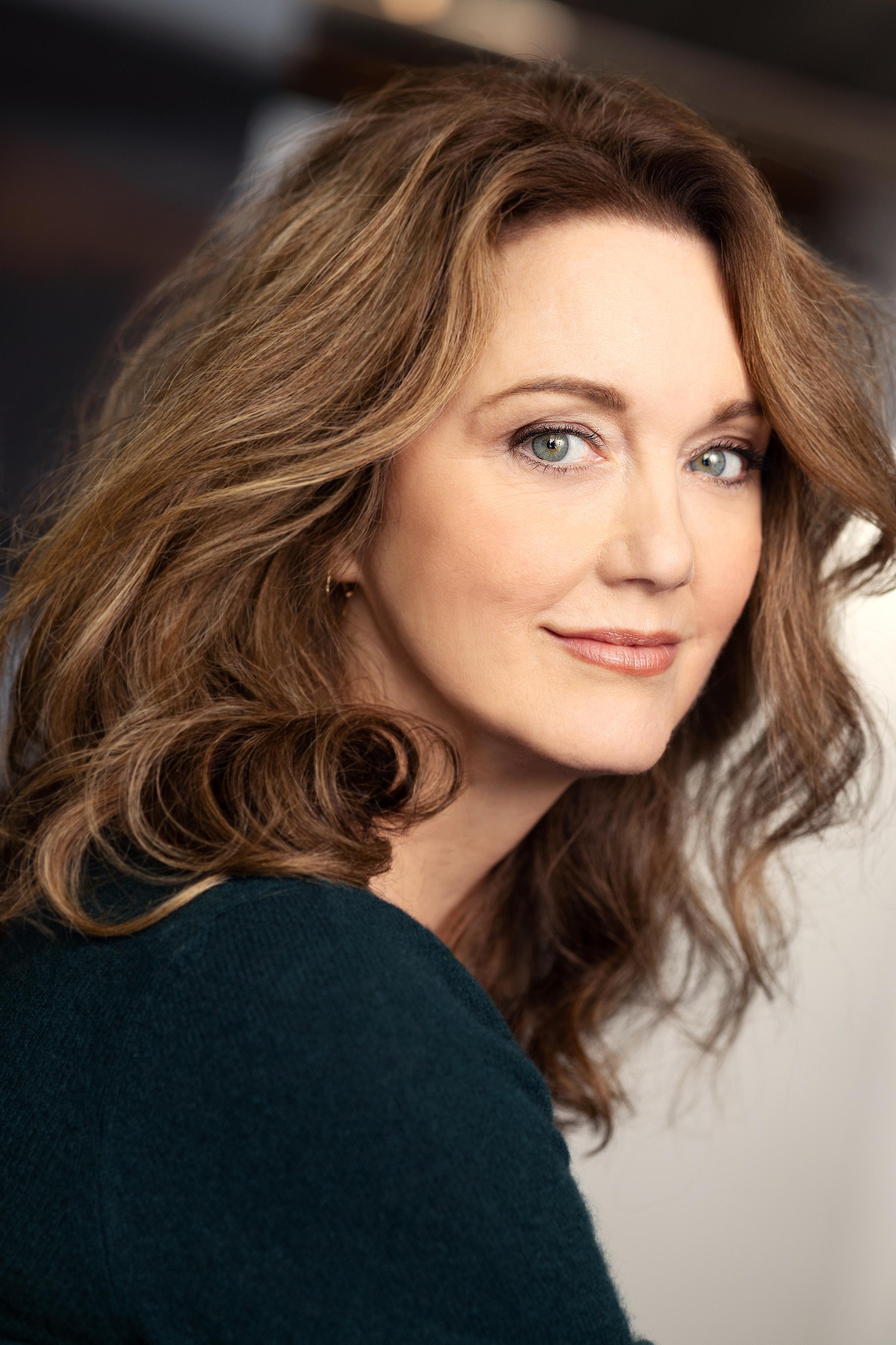 actor Julia Campbell large photo