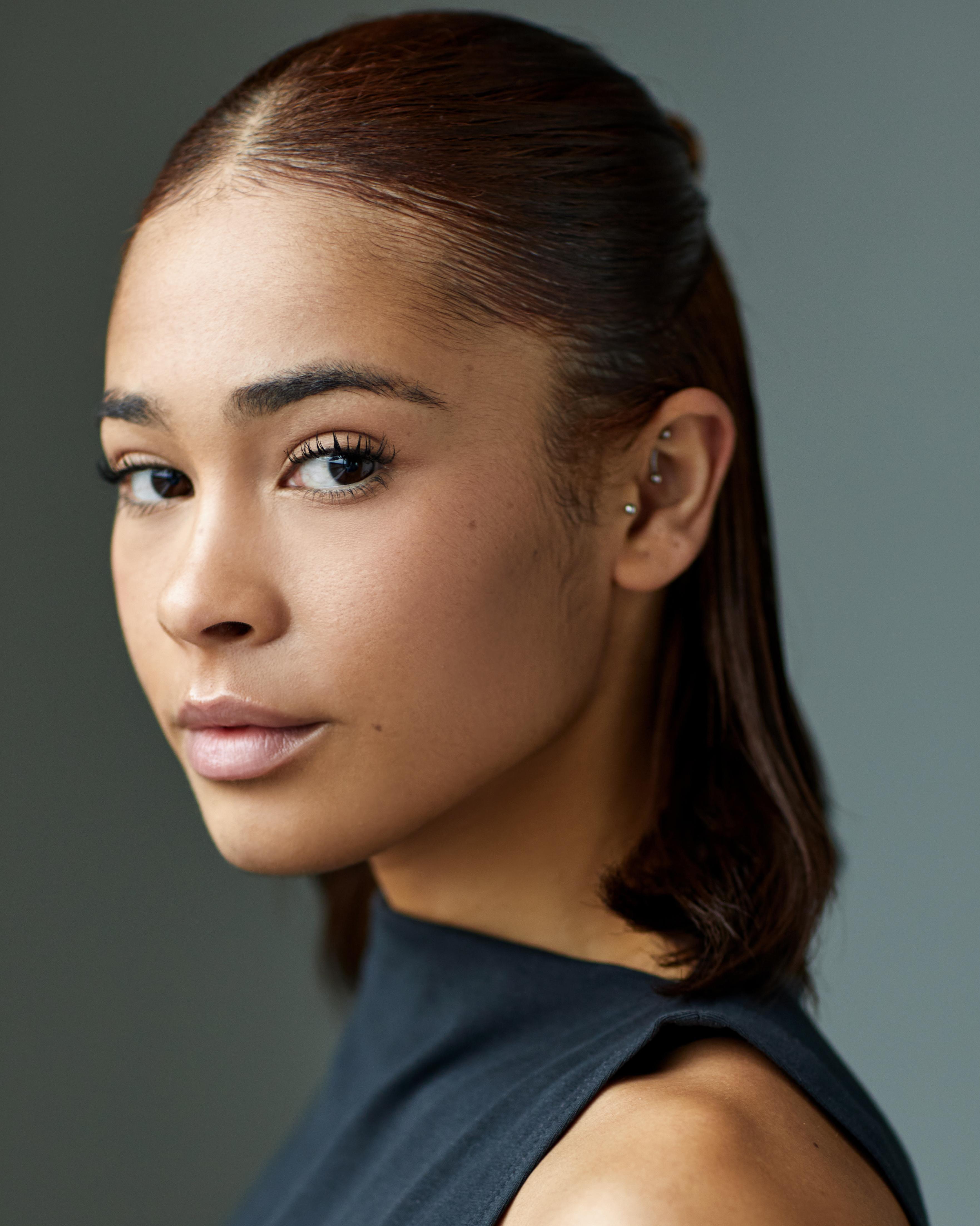 actor Eve Campbell large photo