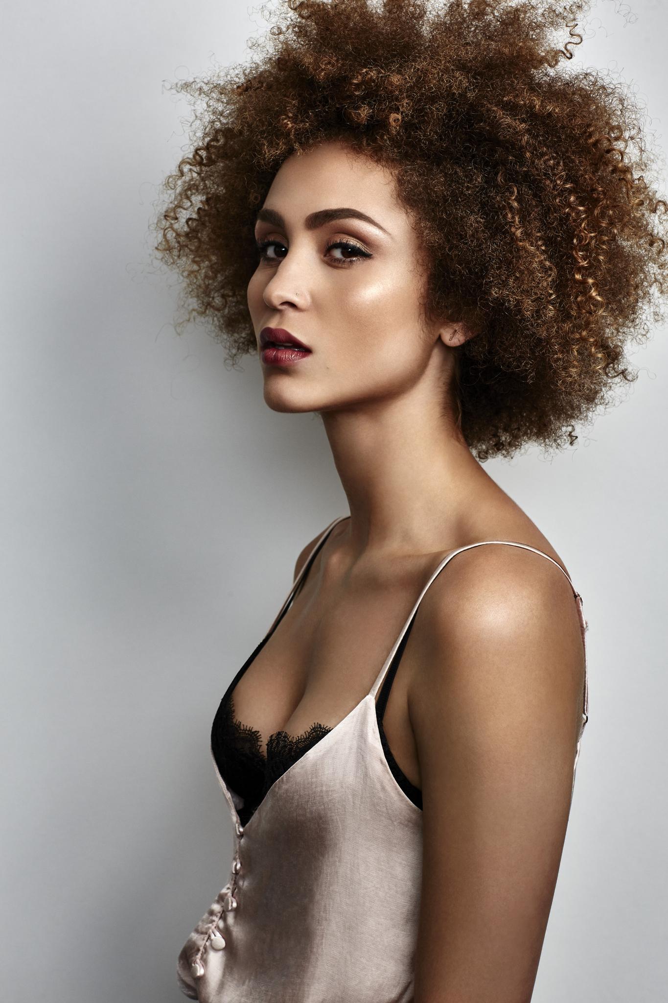 actor Cory Anne Roberts large photo