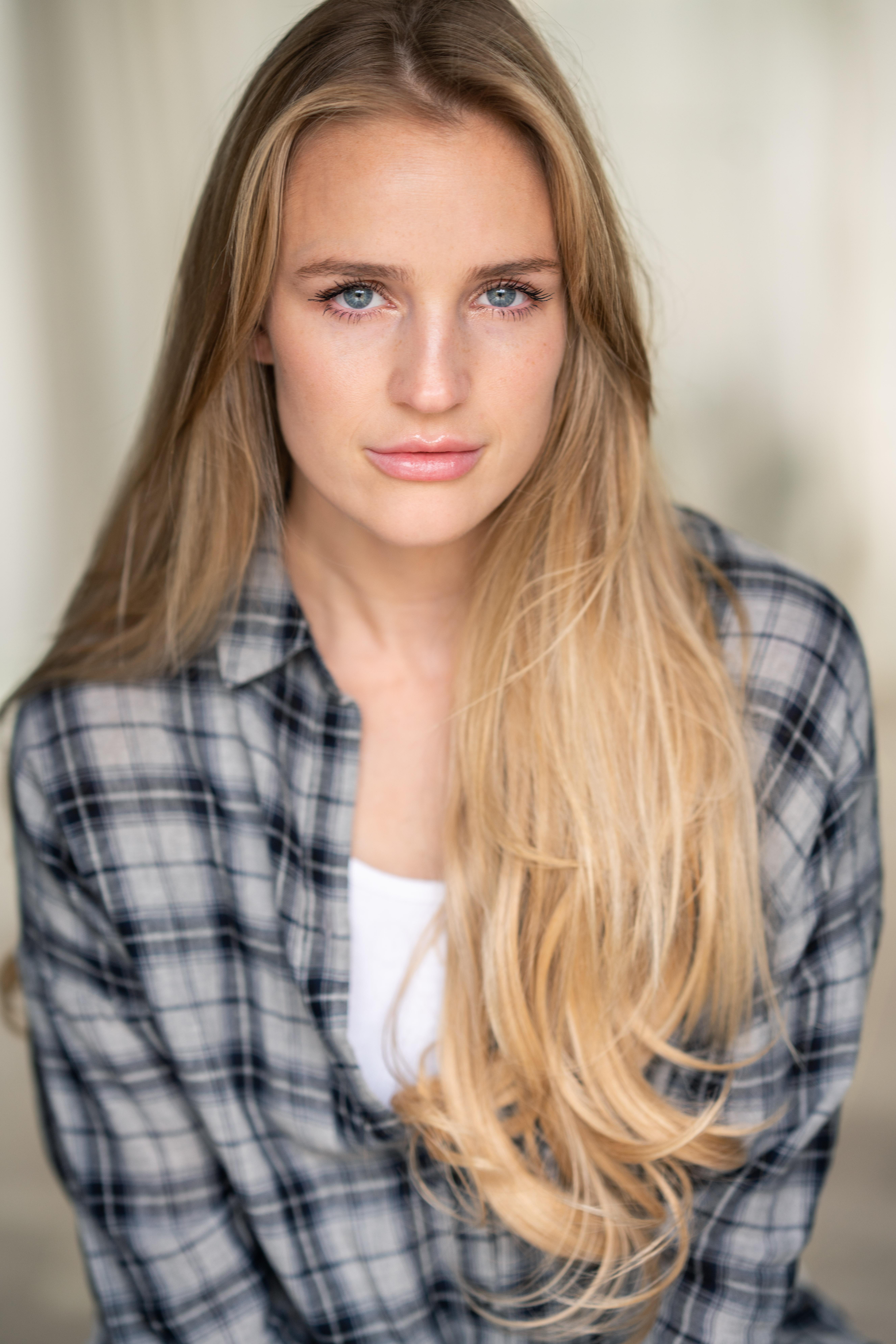 actor Leona Clarke large photo