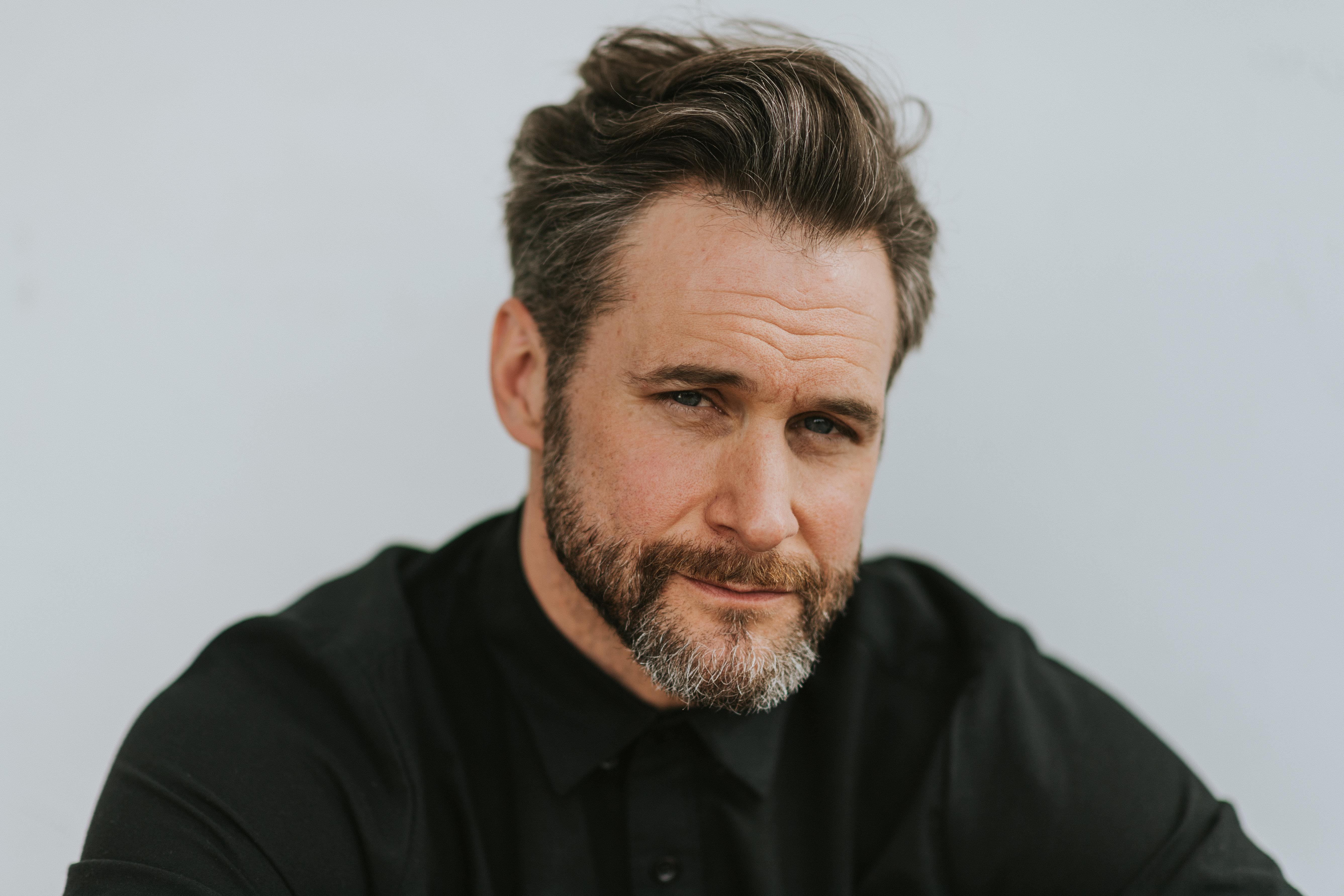 actor Matt Wells large photo