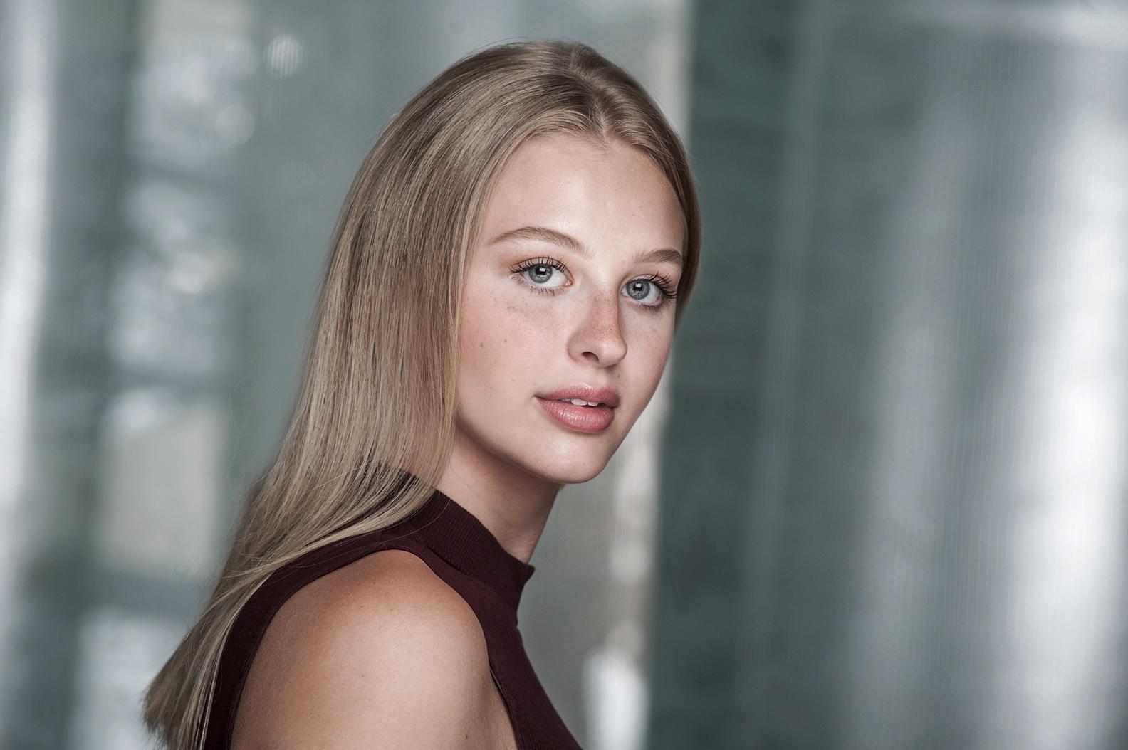 actor Hayley Festeryga large photo