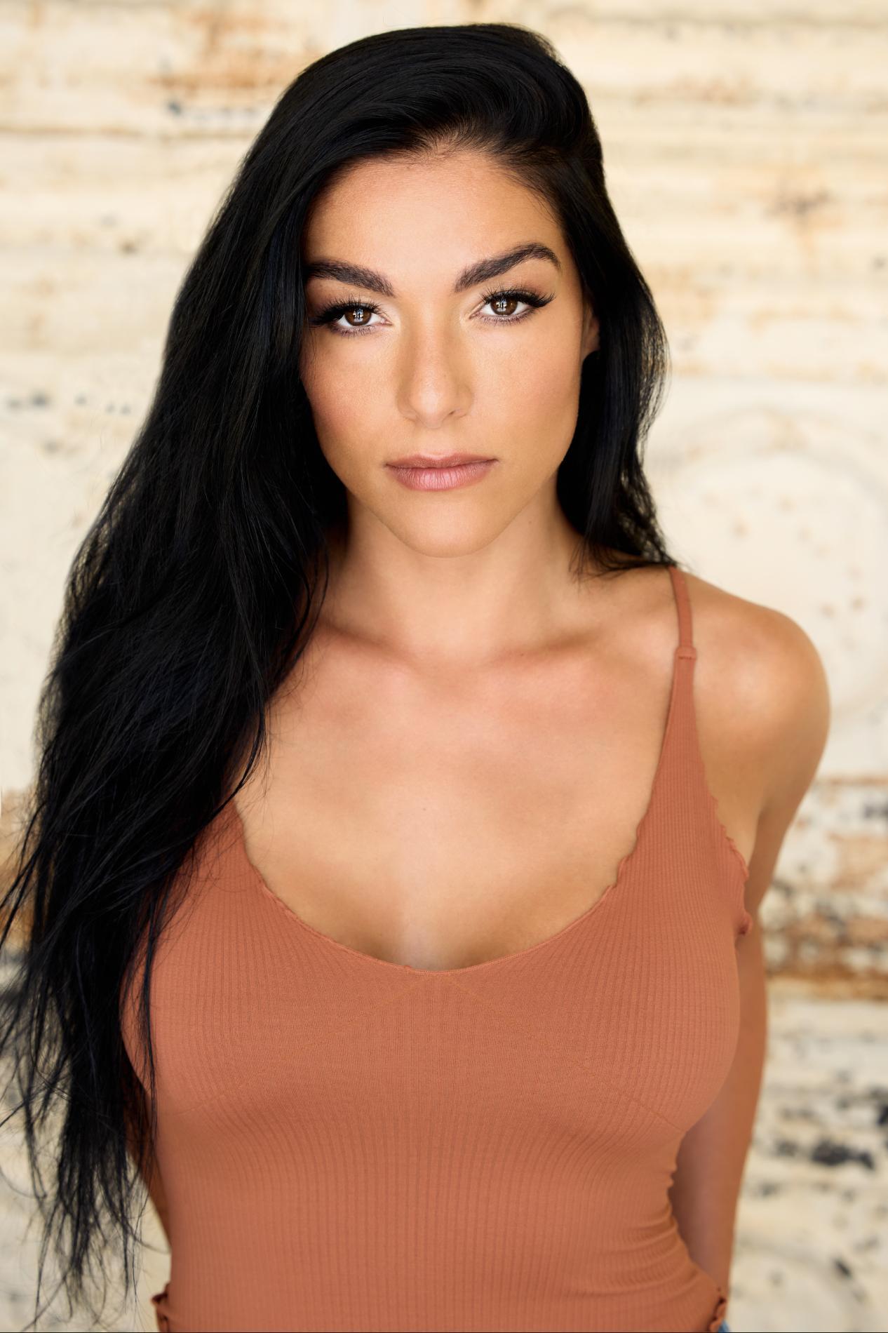 actor Julia Rose Hartman large photo