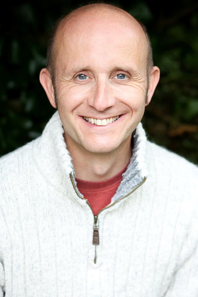 actor Gary Bates large photo