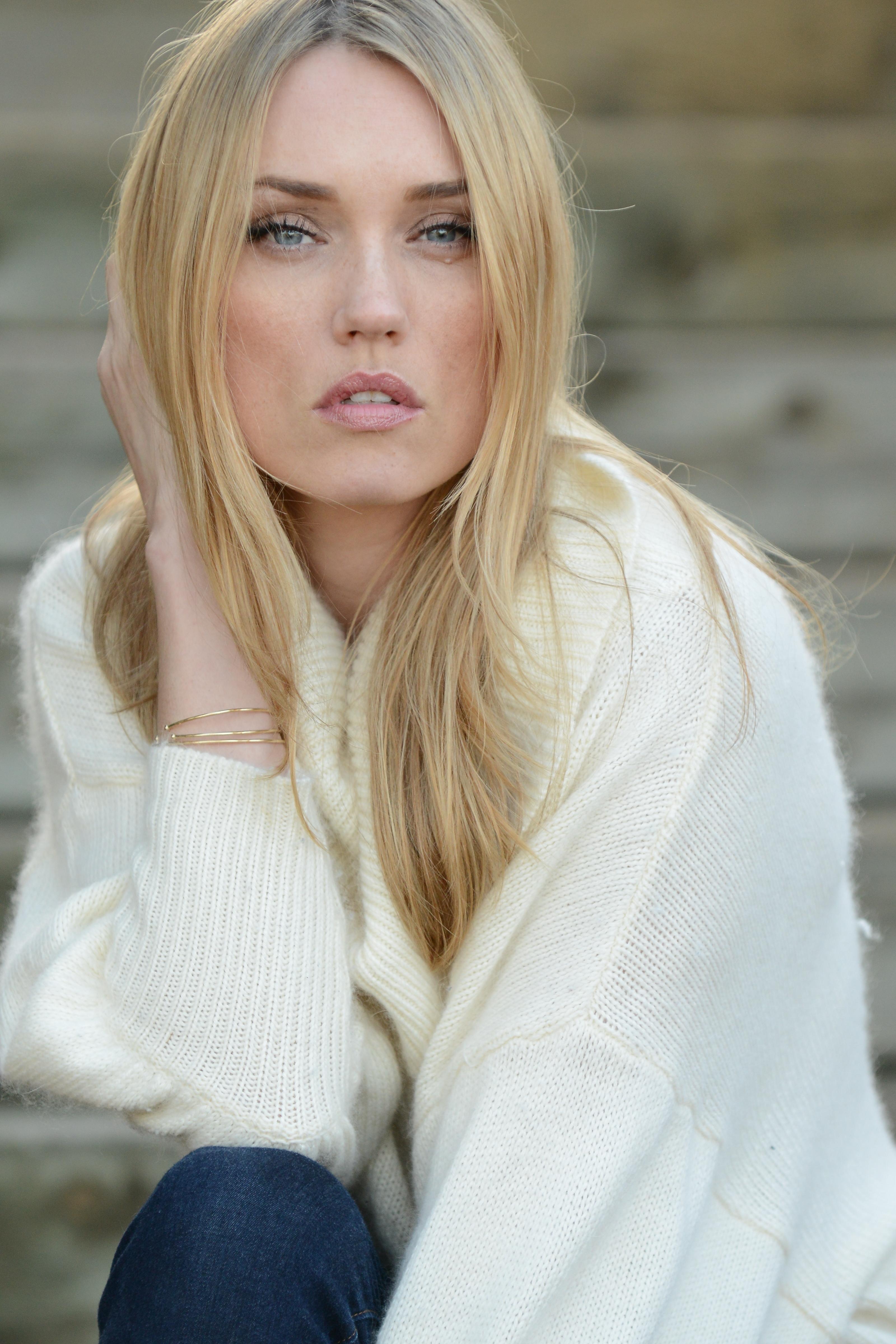 actor Clare Grant large photo