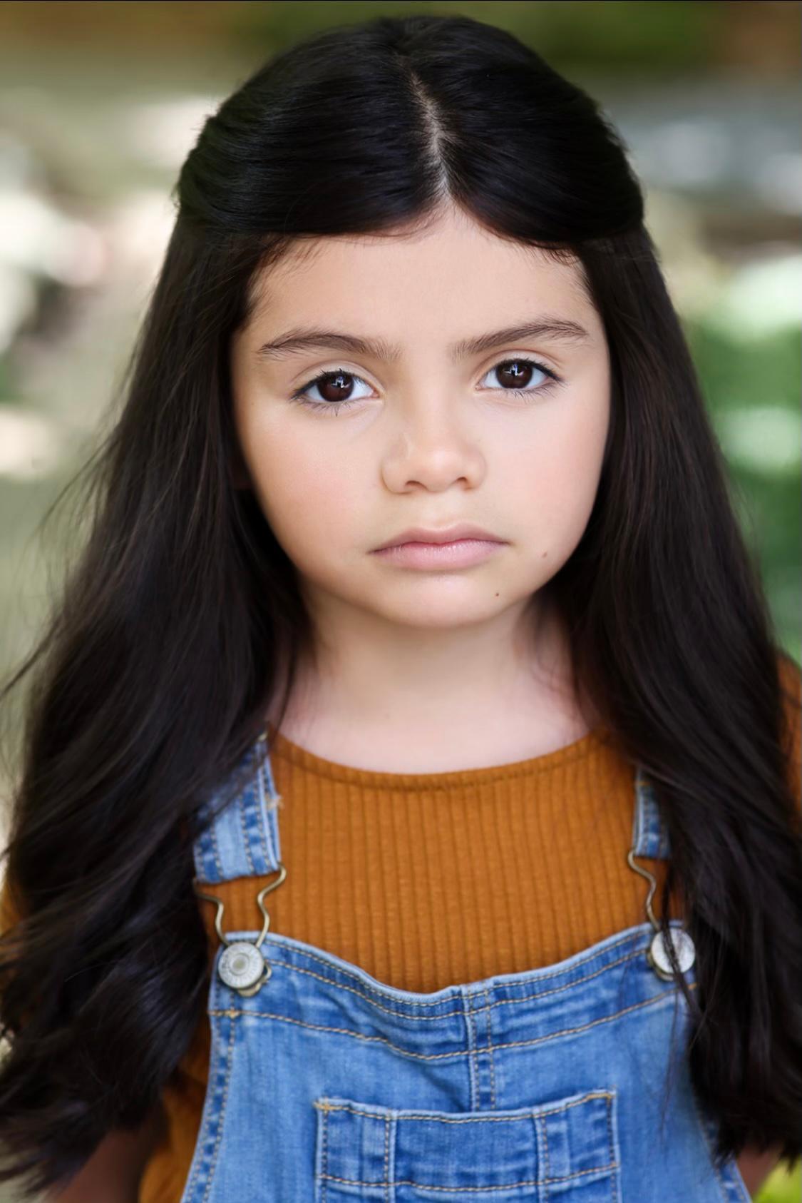 actor Isabella Aparicio large photo