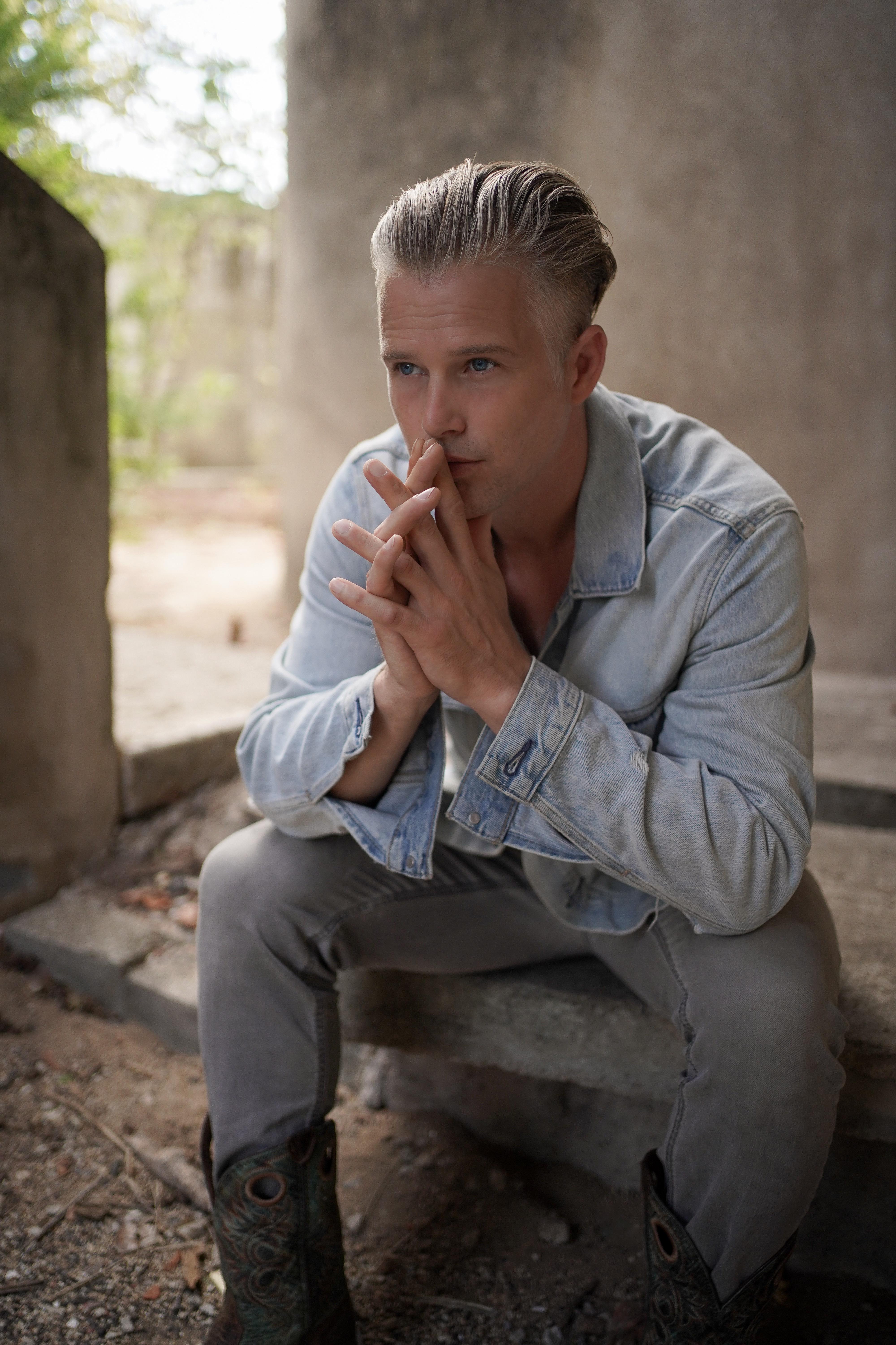 actor Kerry James large photo