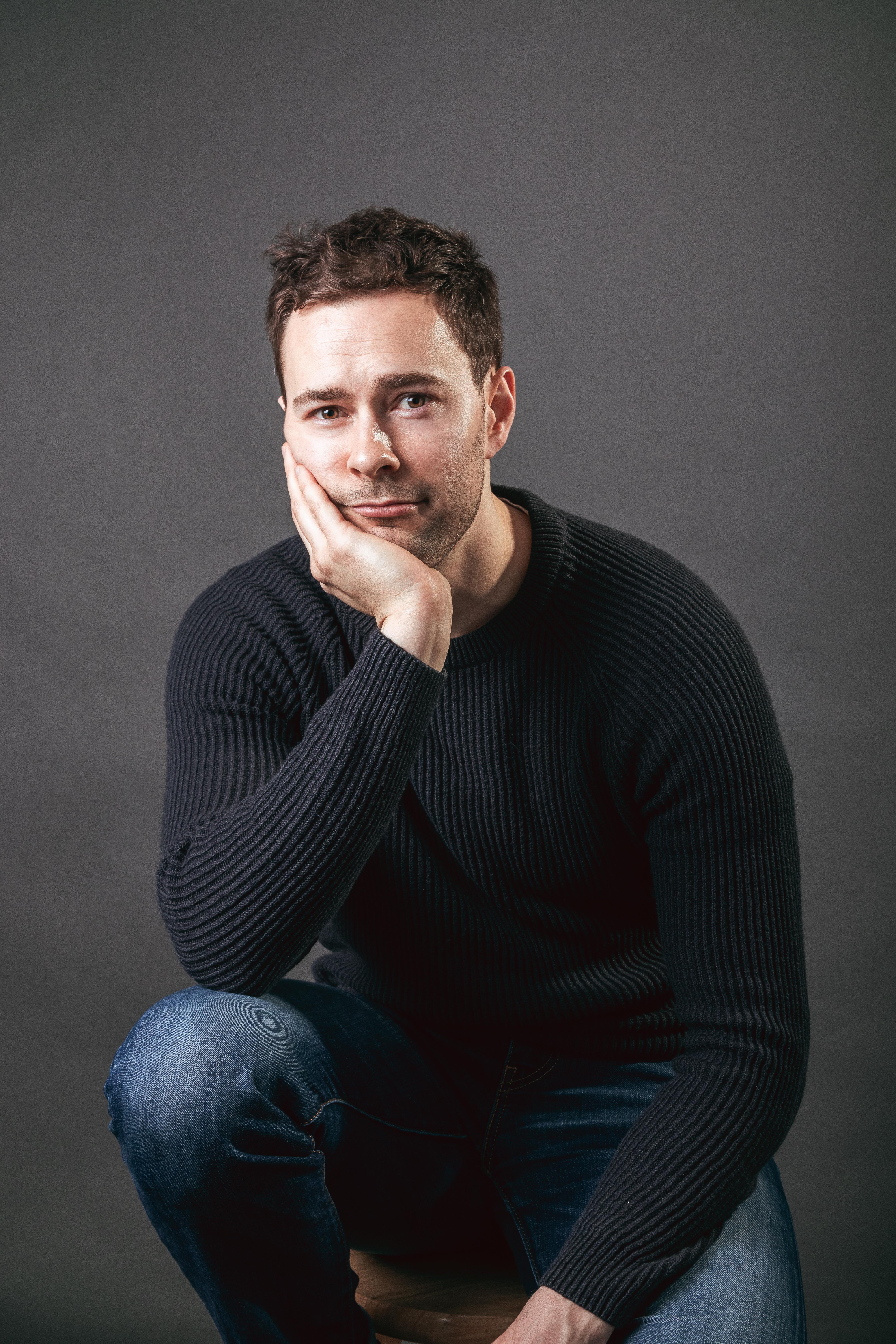 actor Mike Gill large photo