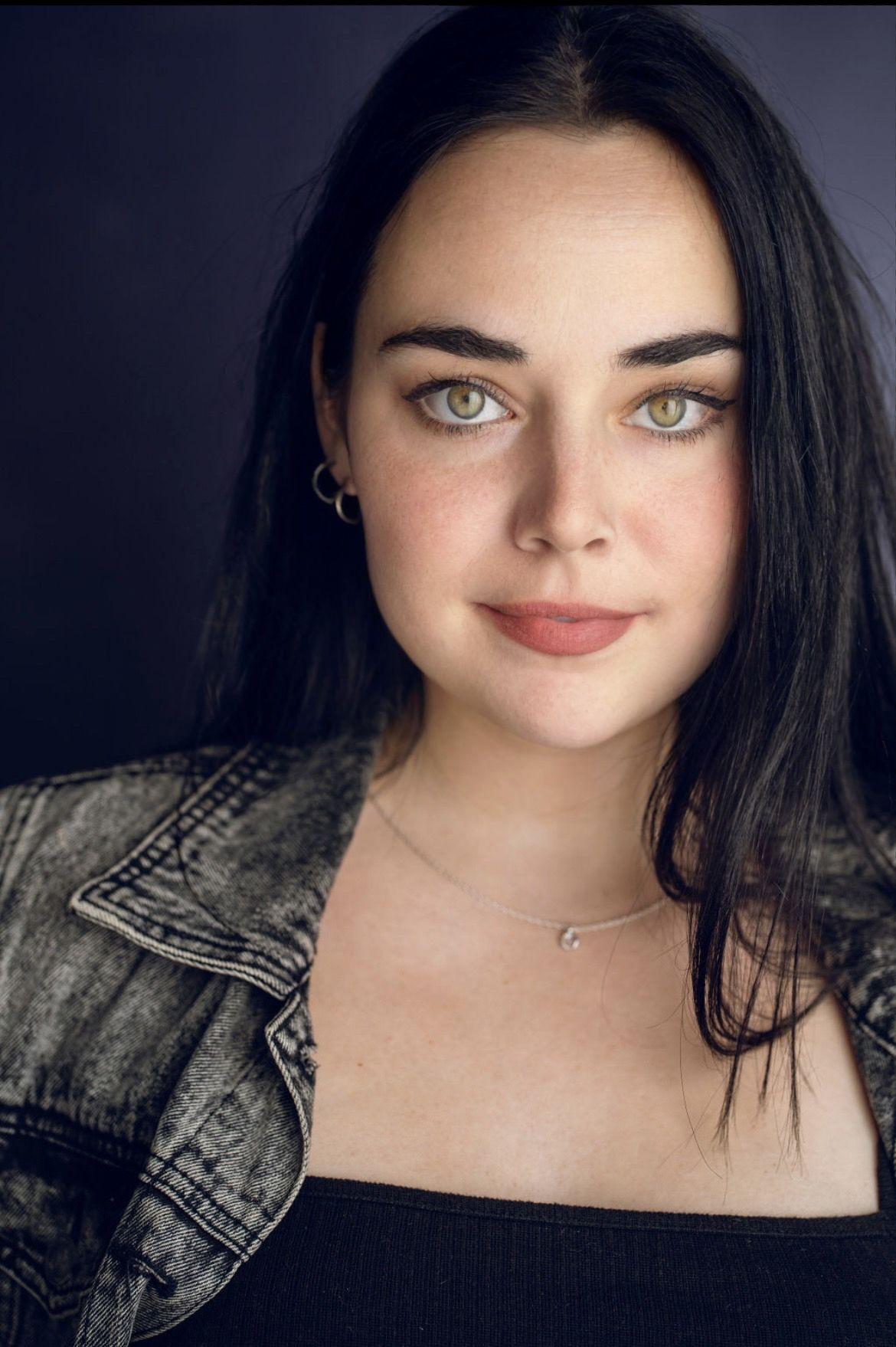 actor Laina Martinez large photo