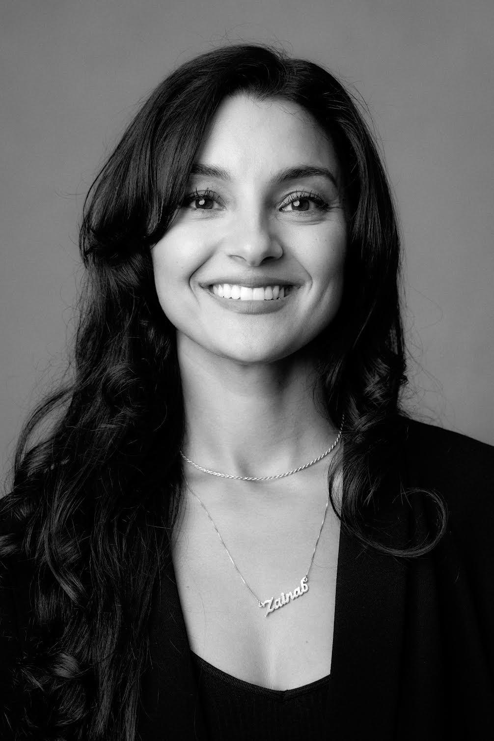 actor Zainab Azizi large photo