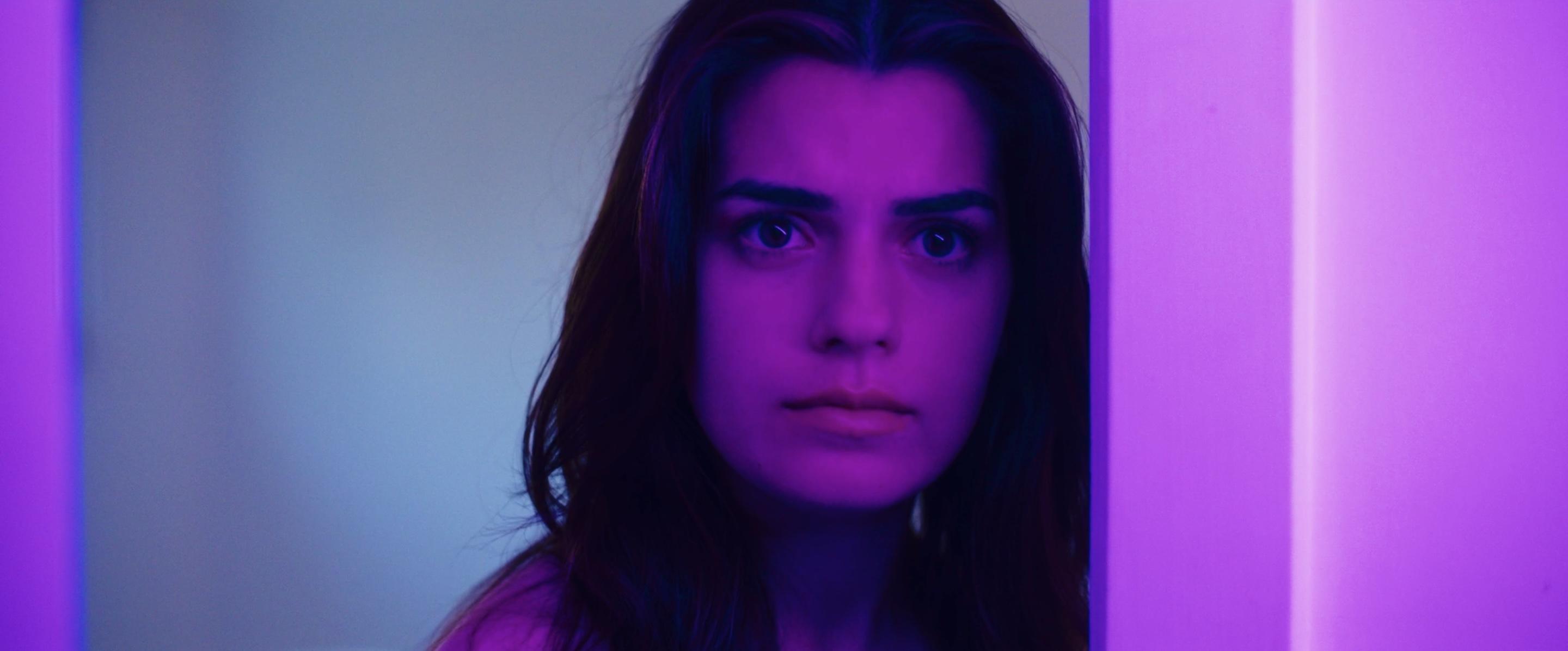 actor Nina Mahdavi large photo