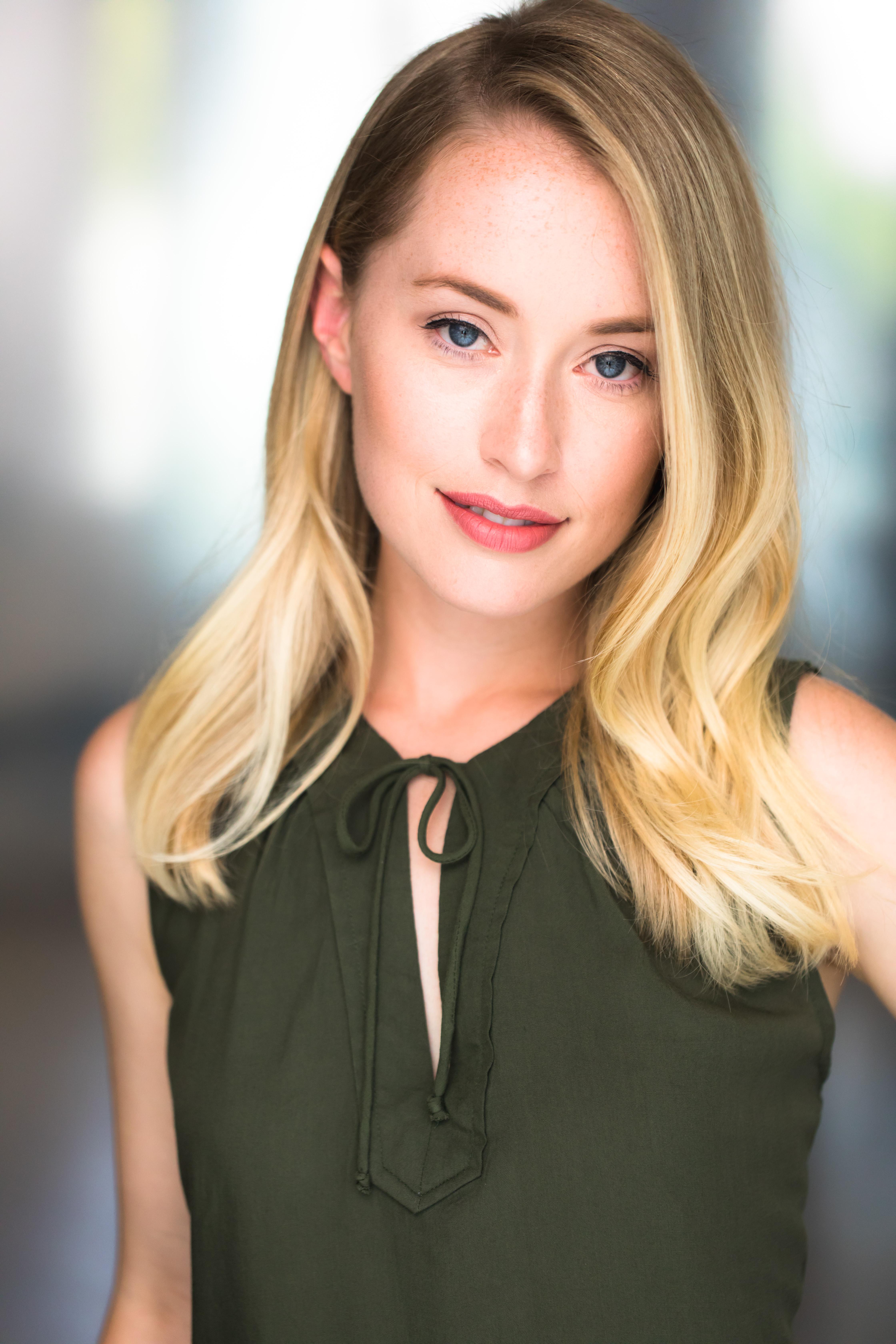 actor Alexis Grace large photo