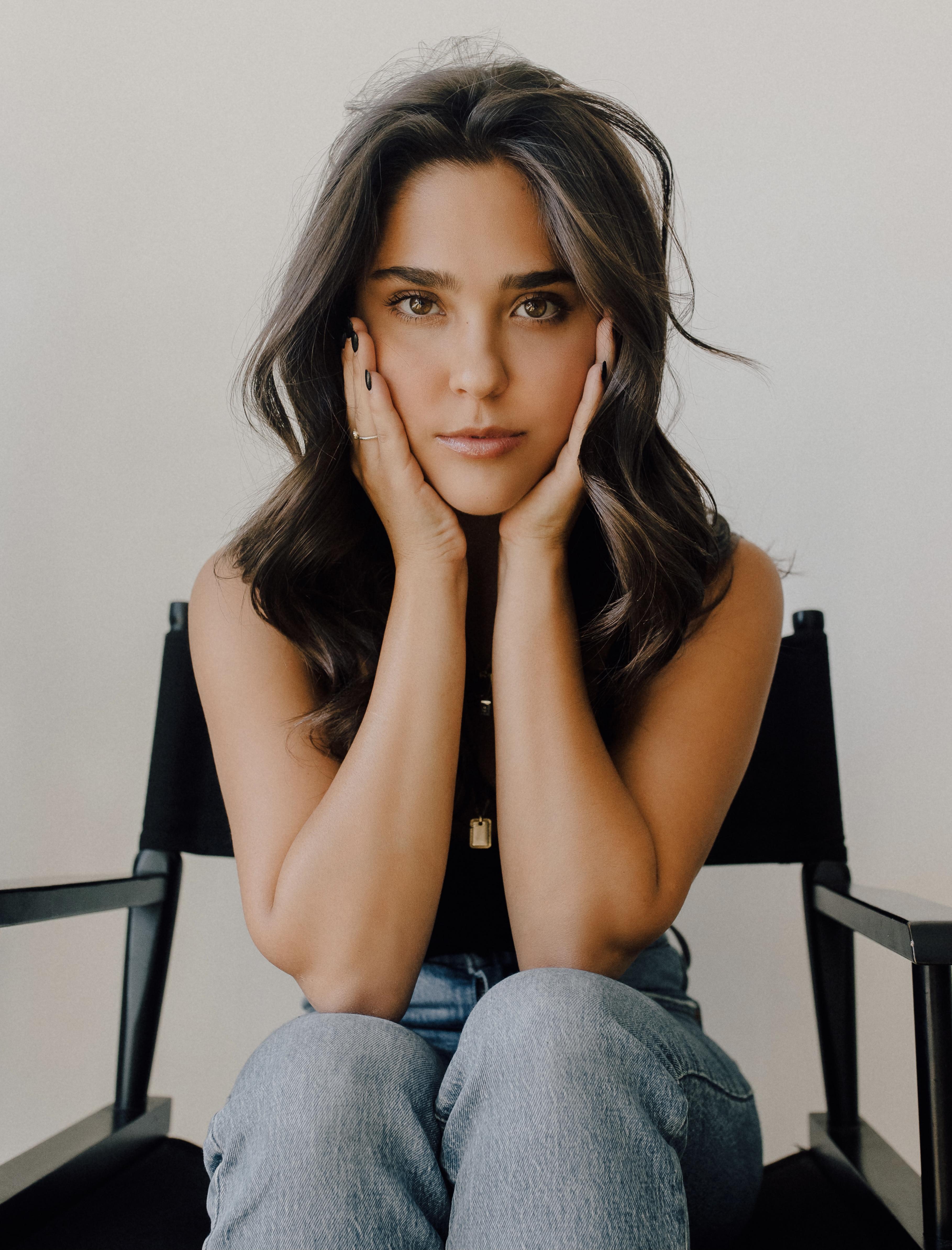 actor Molly Jackson large photo