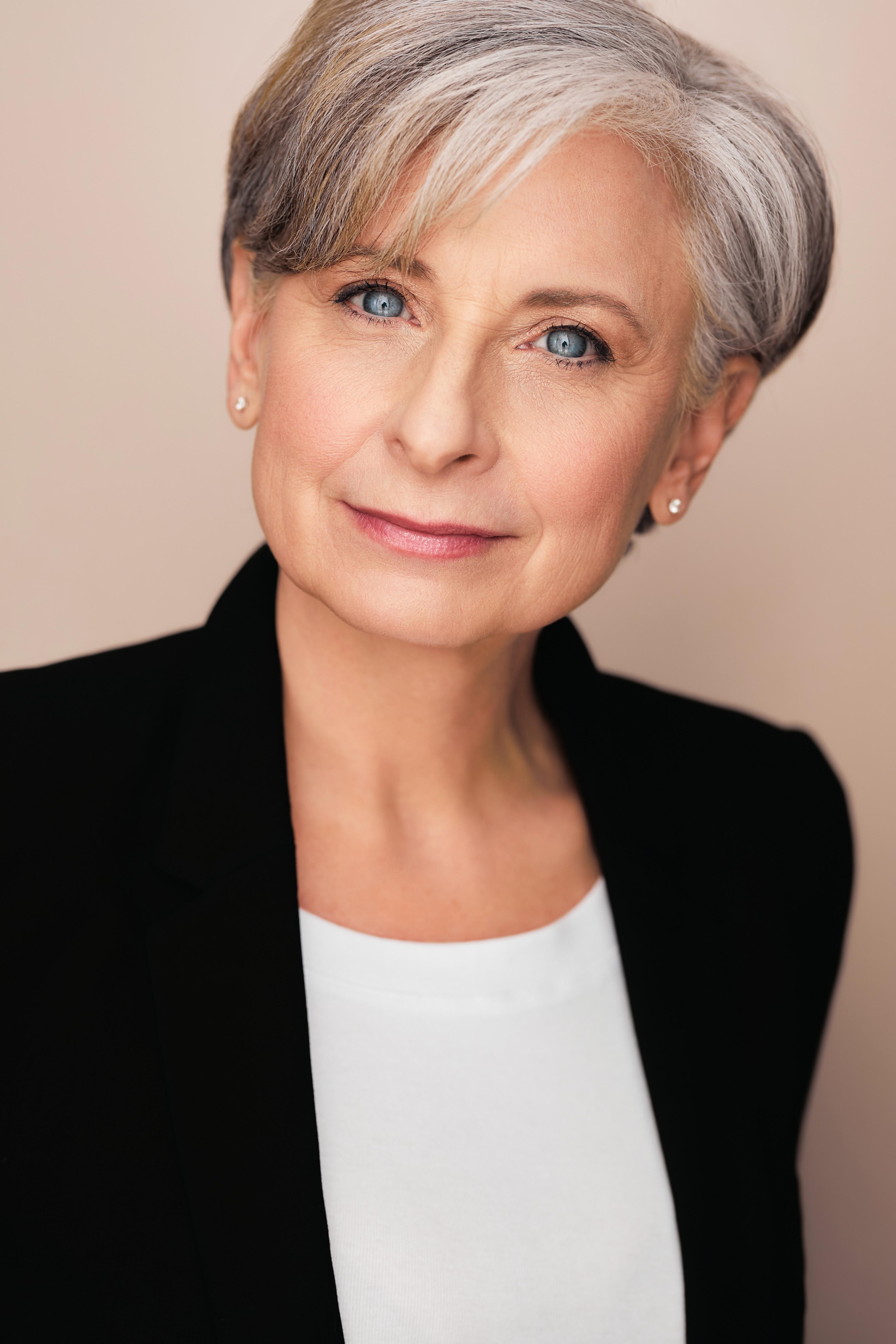 actor Callie Beaulieu large photo