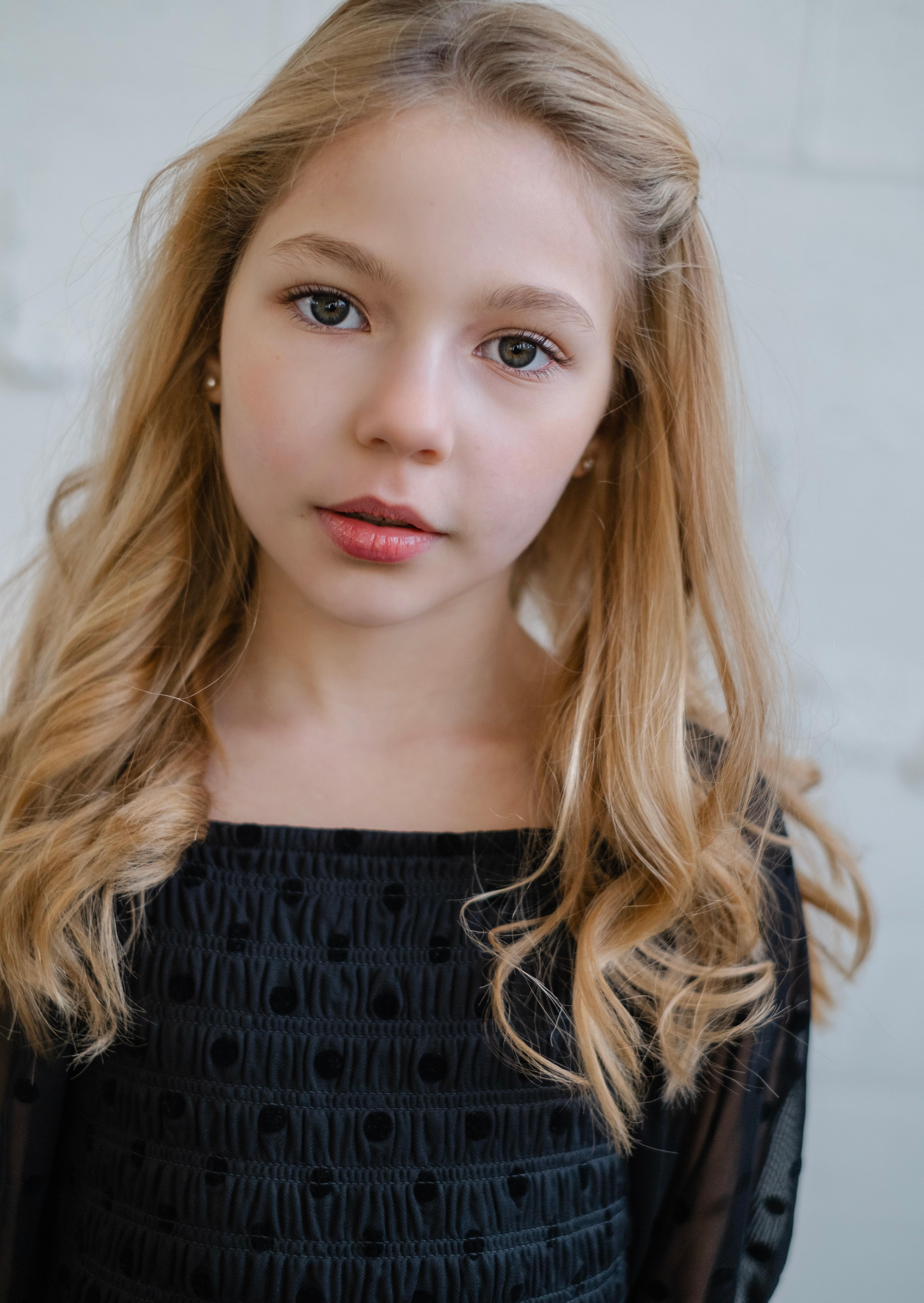 actor Paulina Patino large photo