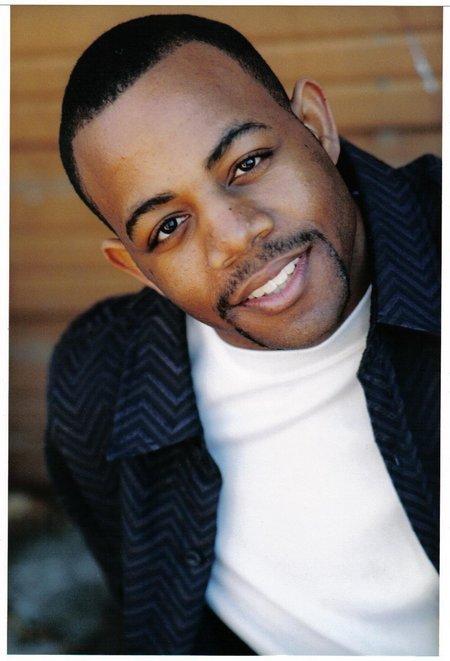 actor Brian Robinson large photo