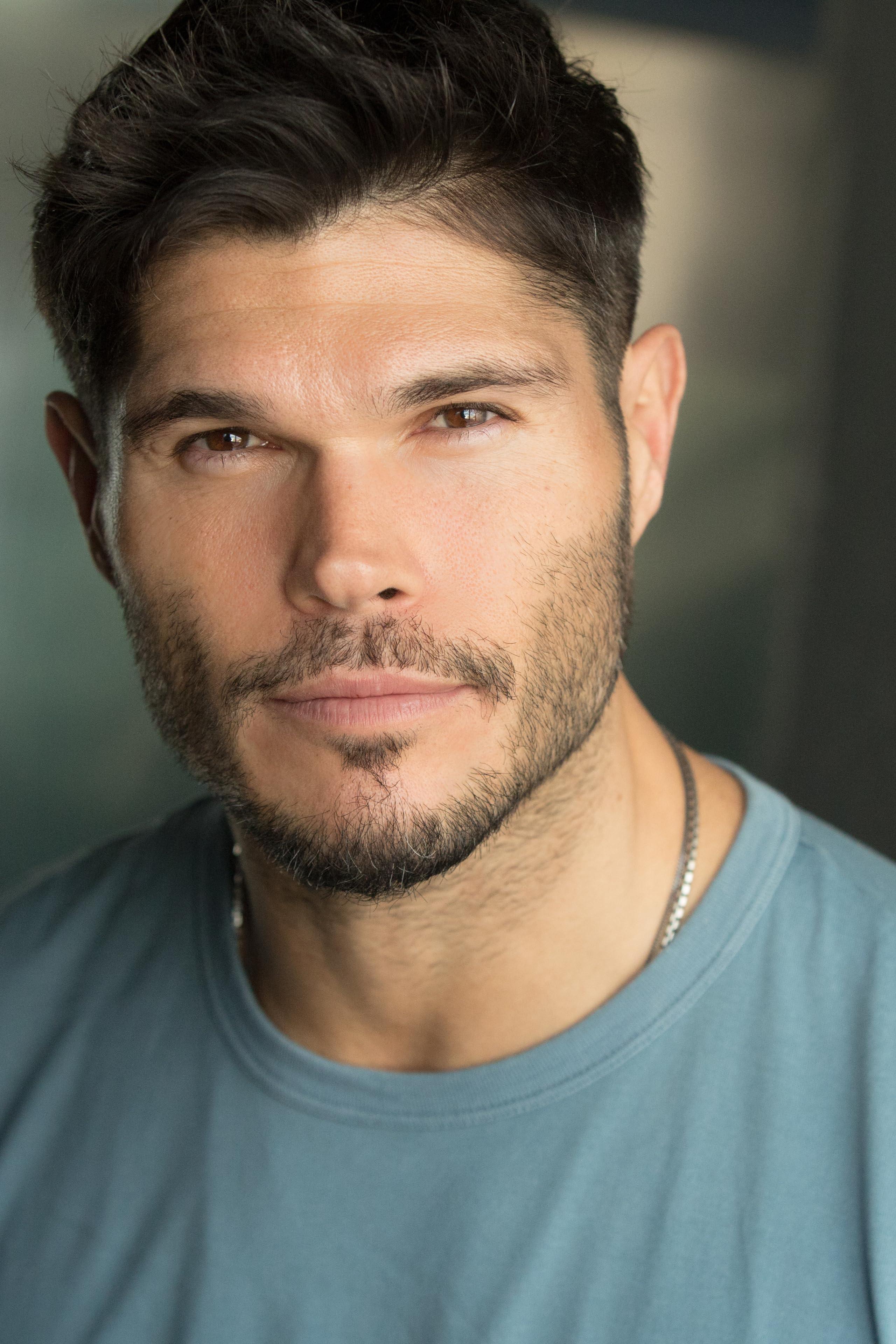 actor Taylor James large photo