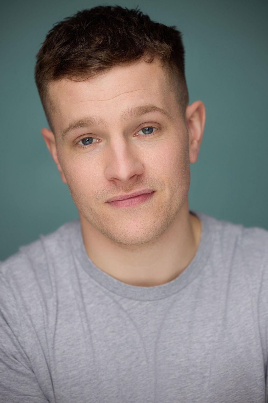 actor Oli Meredith large photo