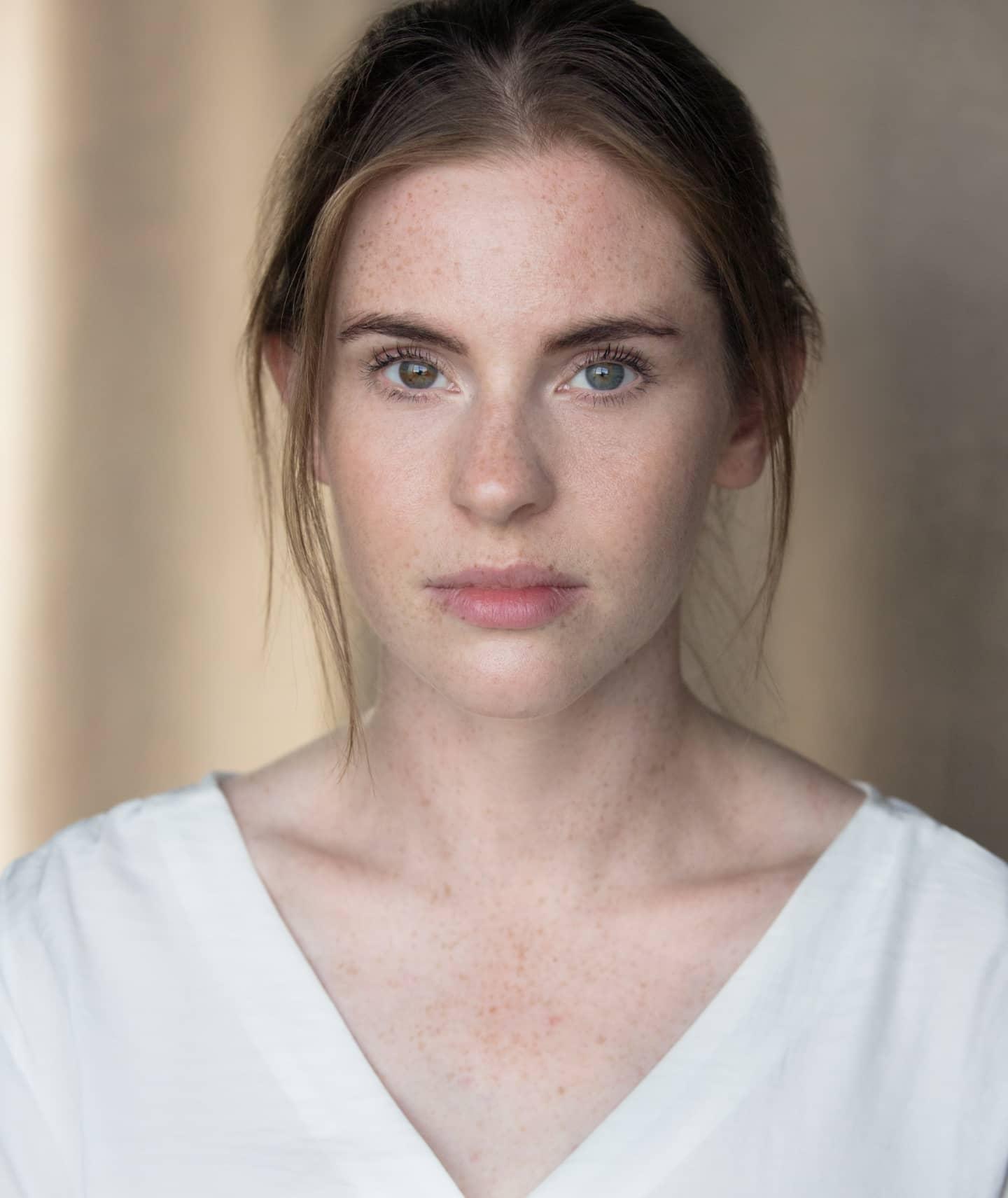 actor Caitlin Cameron large photo