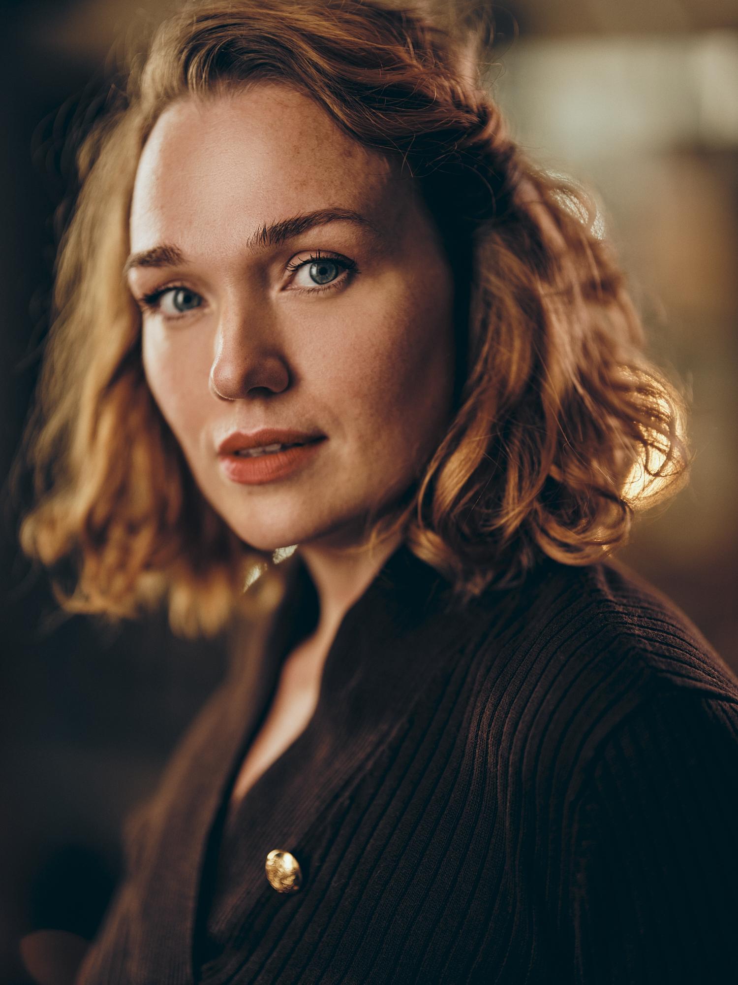 actor Alicia Grace Turrell large photo