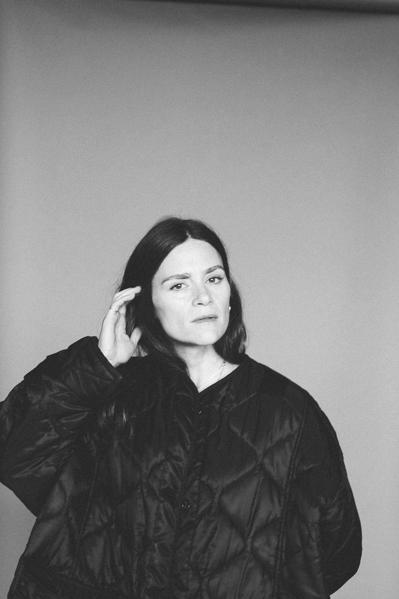 actor Alexia Depicker large photo