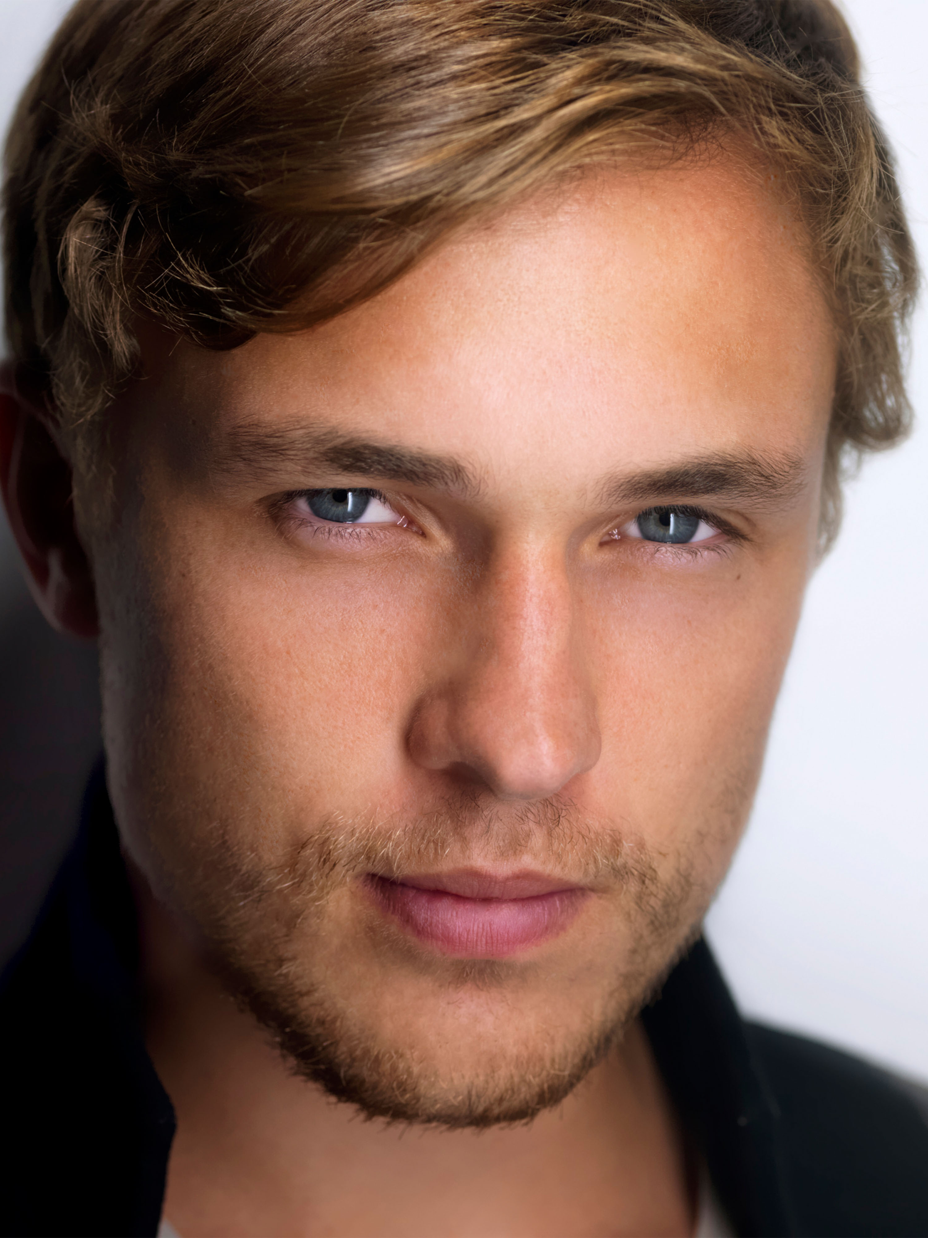 actor William Moseley large photo