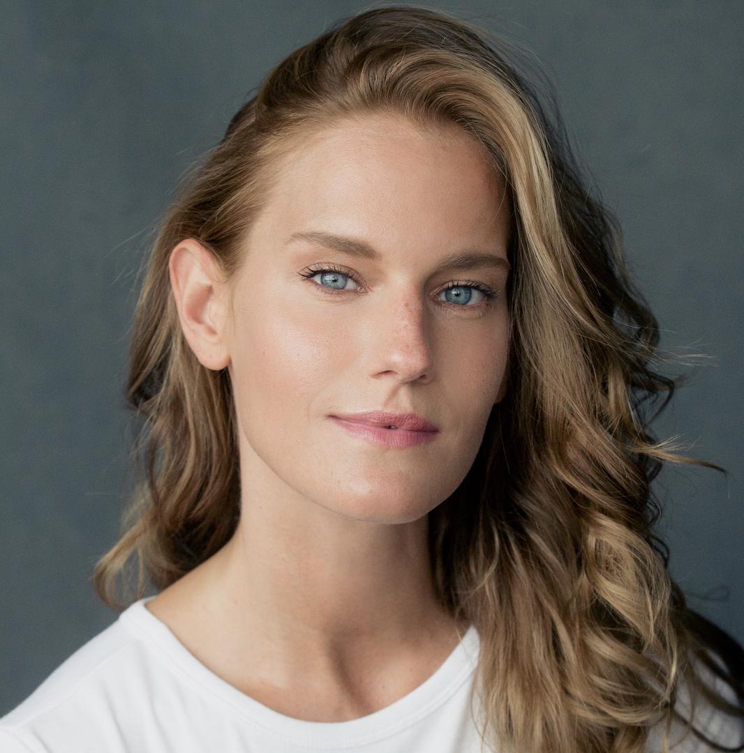 actor Brooke Walter large photo