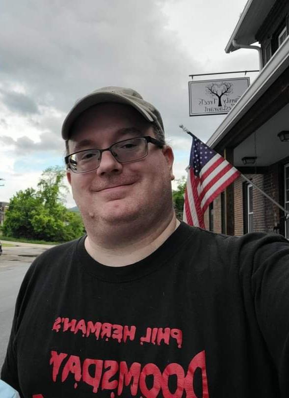 actor Brandon Farmer large photo