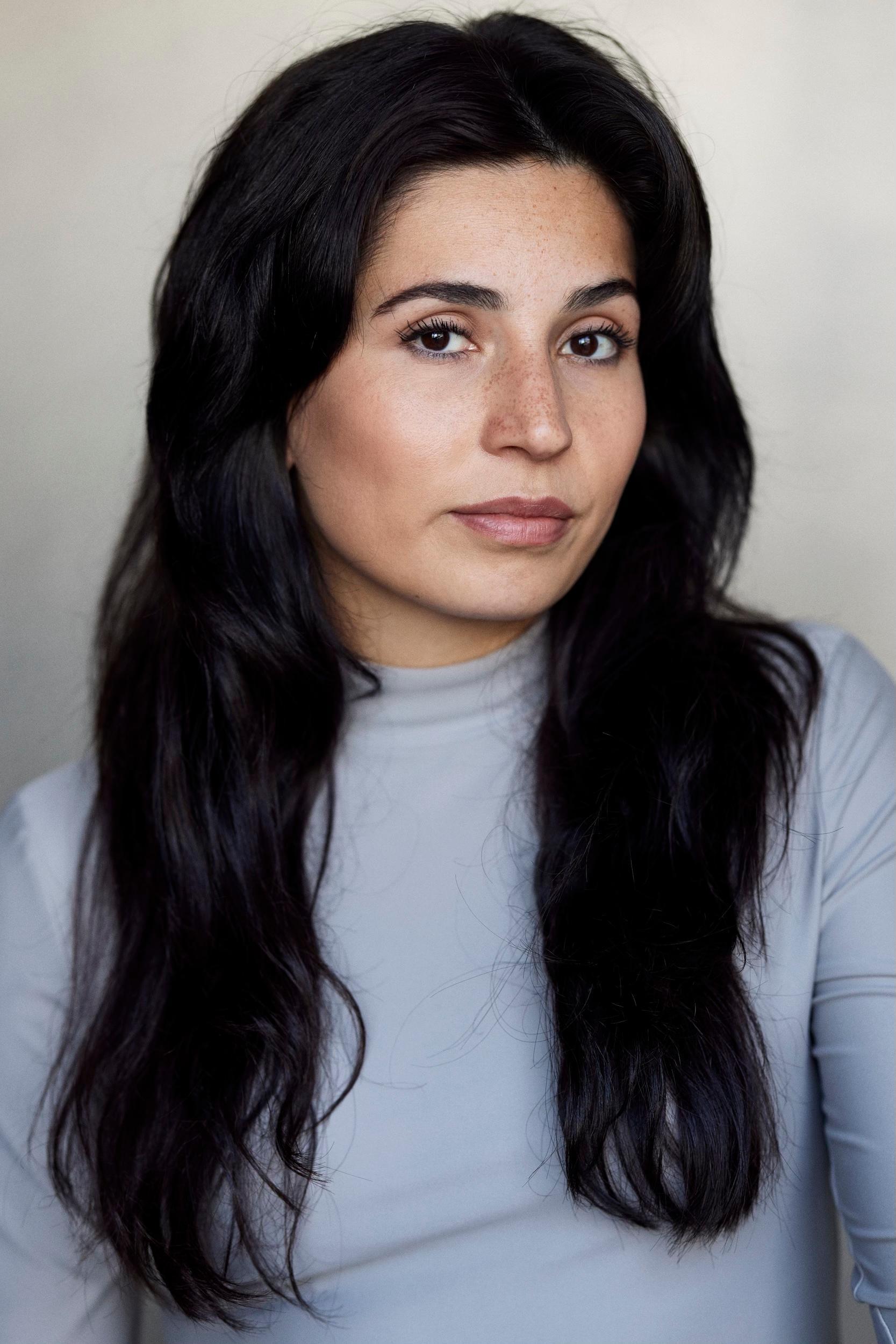 actor Sinem Kavus large photo