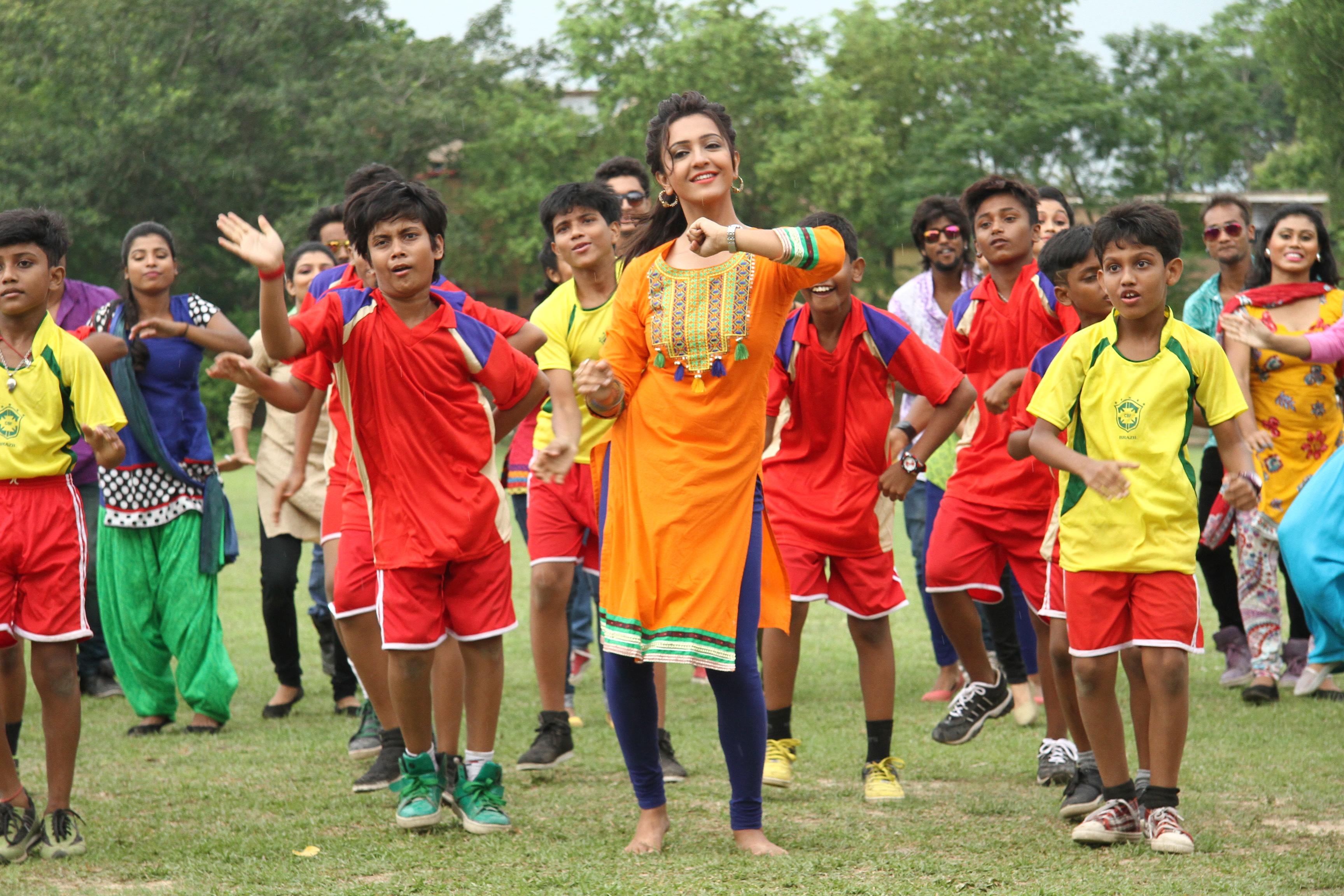 actor Koushani Mukherjee large photo