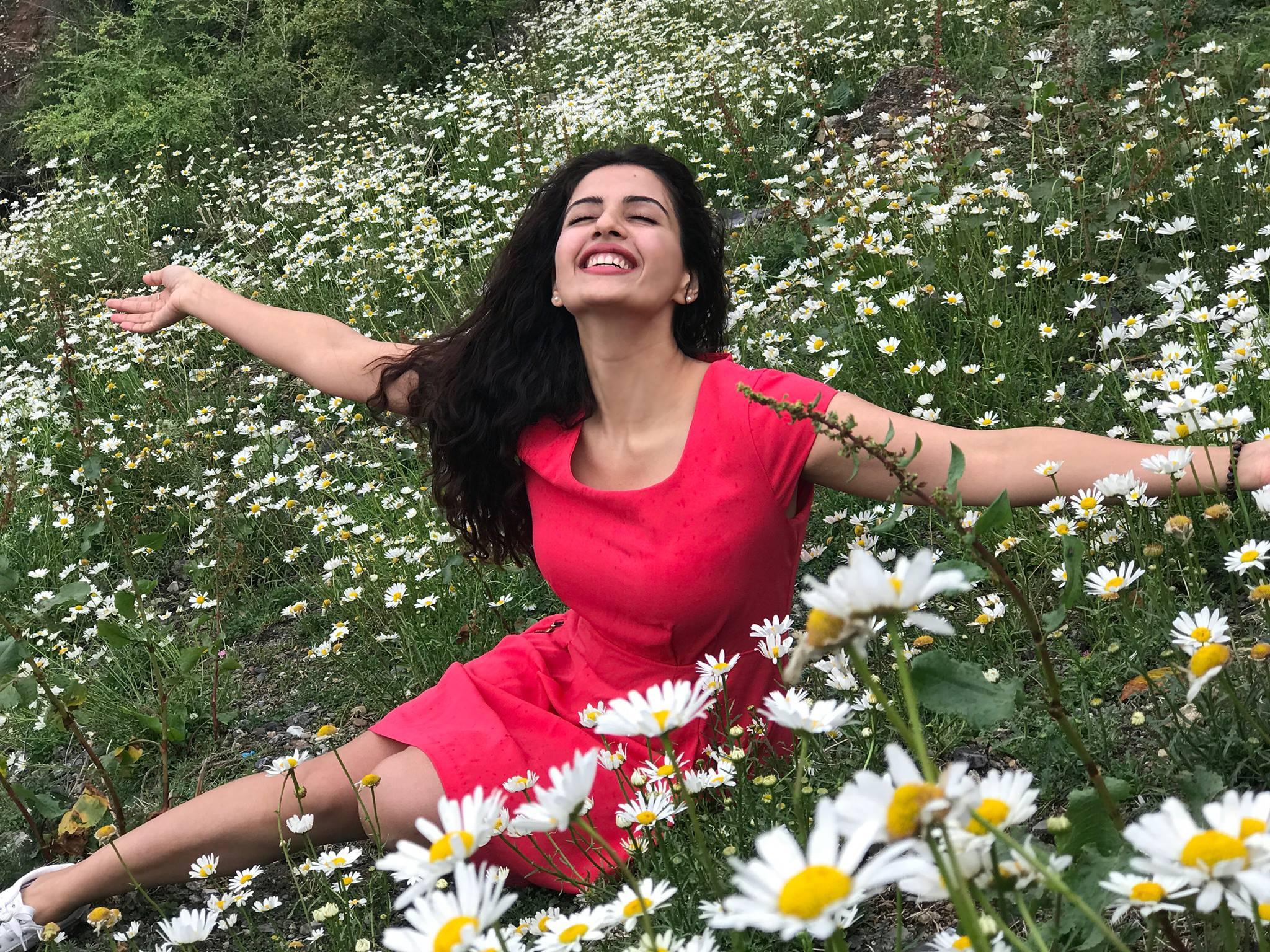 actor Smriti Kalra large photo