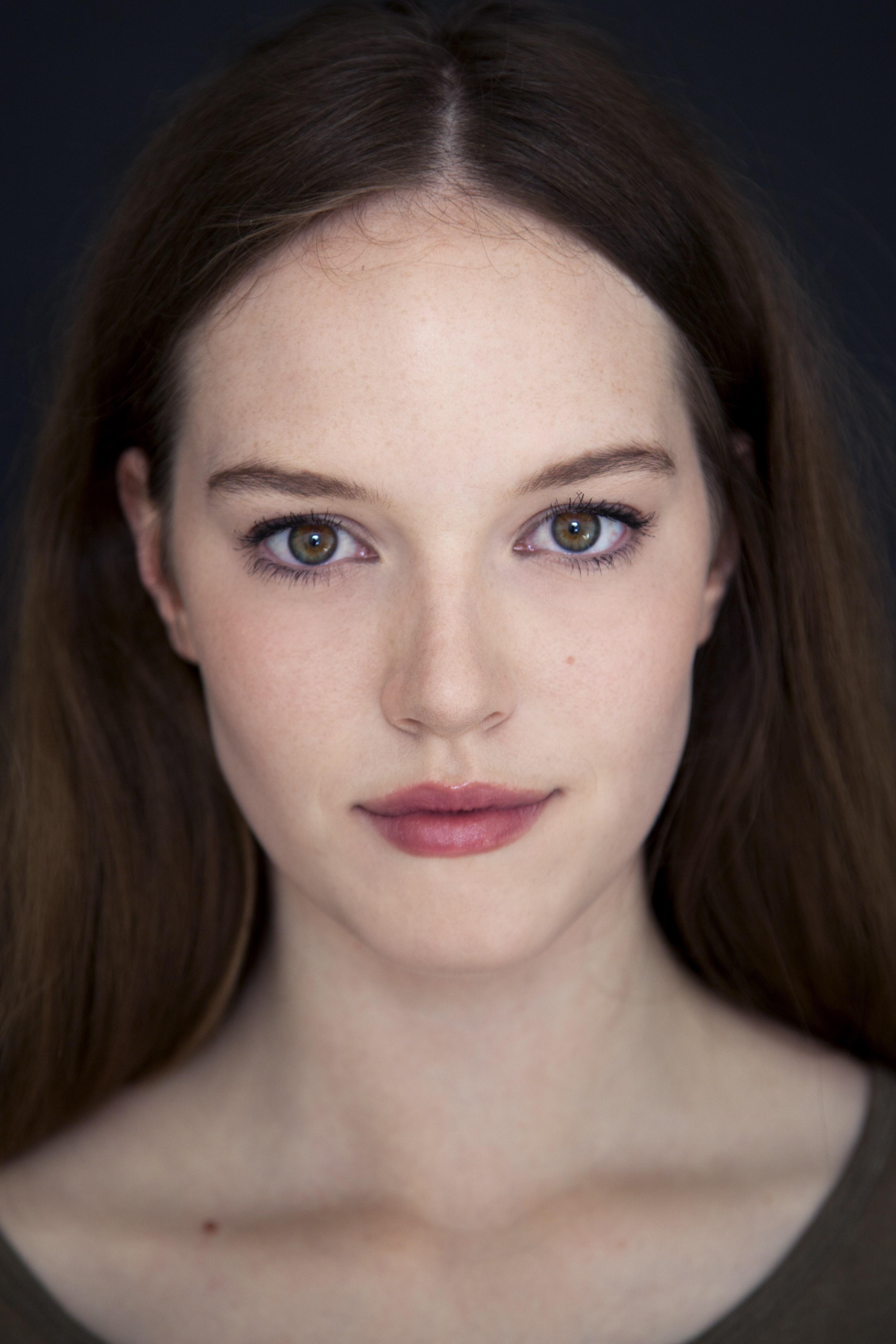 actor Daisy Moore large photo