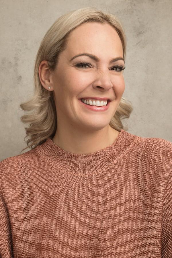 actor Joanne Pickard large photo