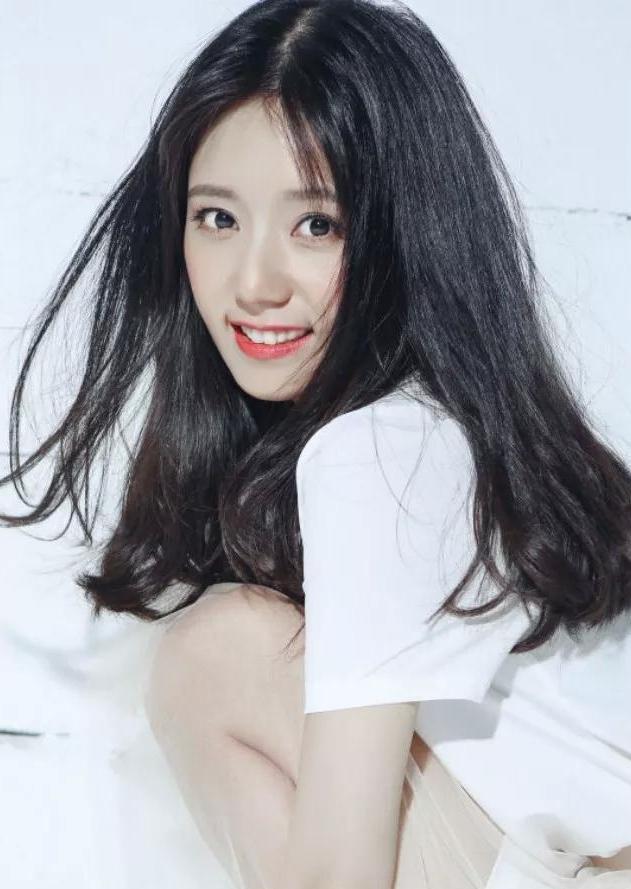 actor Qinyao Li large photo