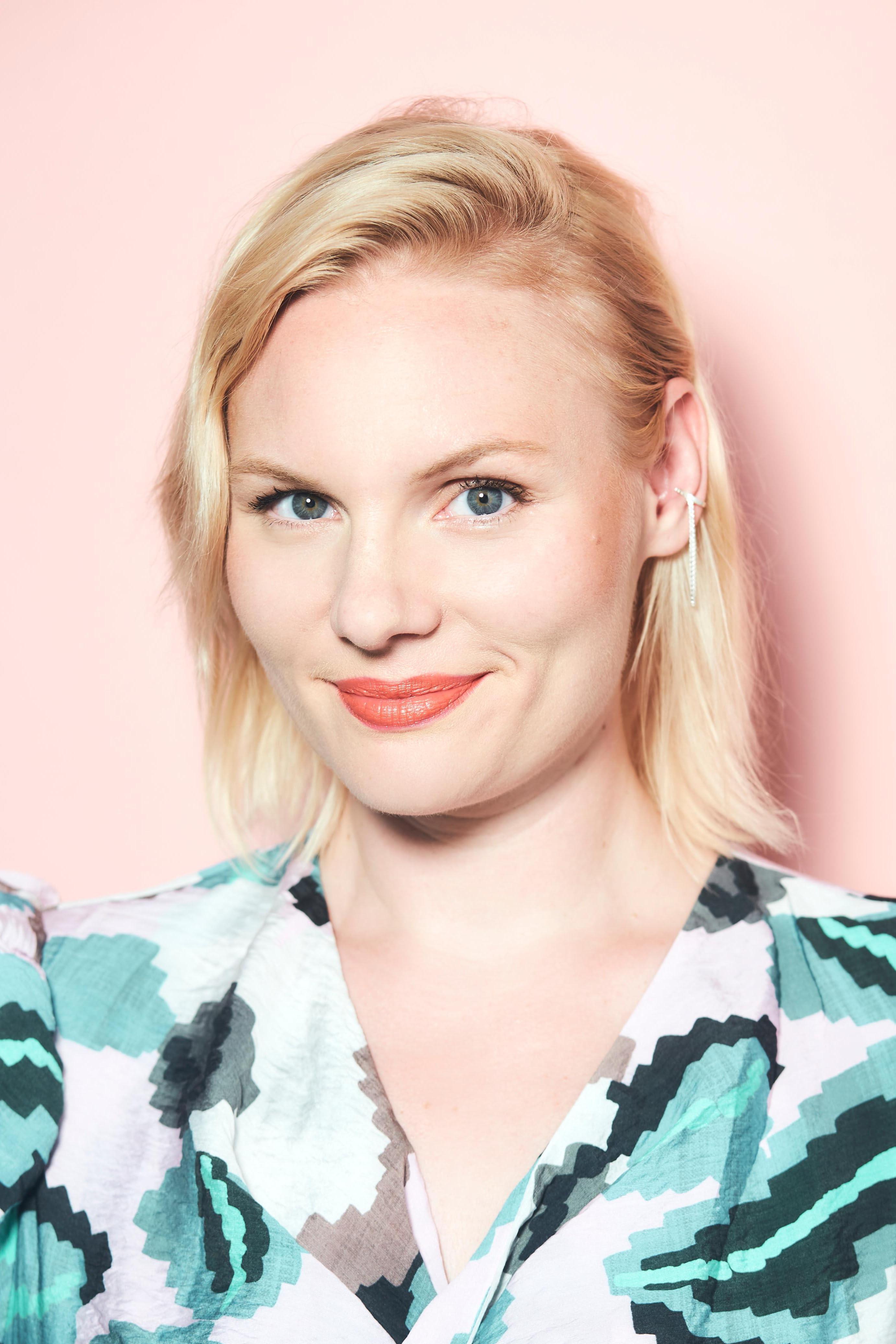 actor Rosalie Thomass large photo