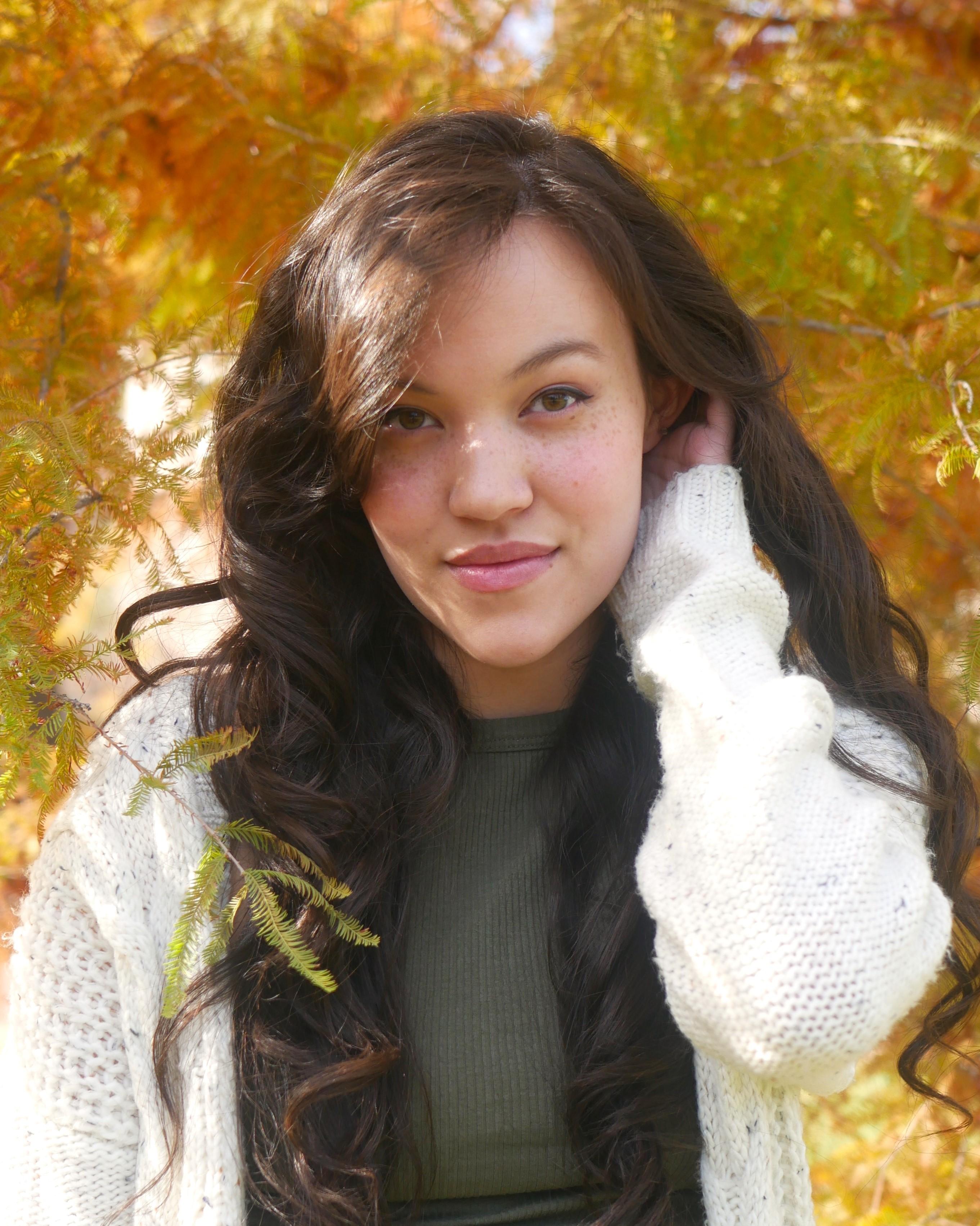 actor Rhianna DeVries large photo